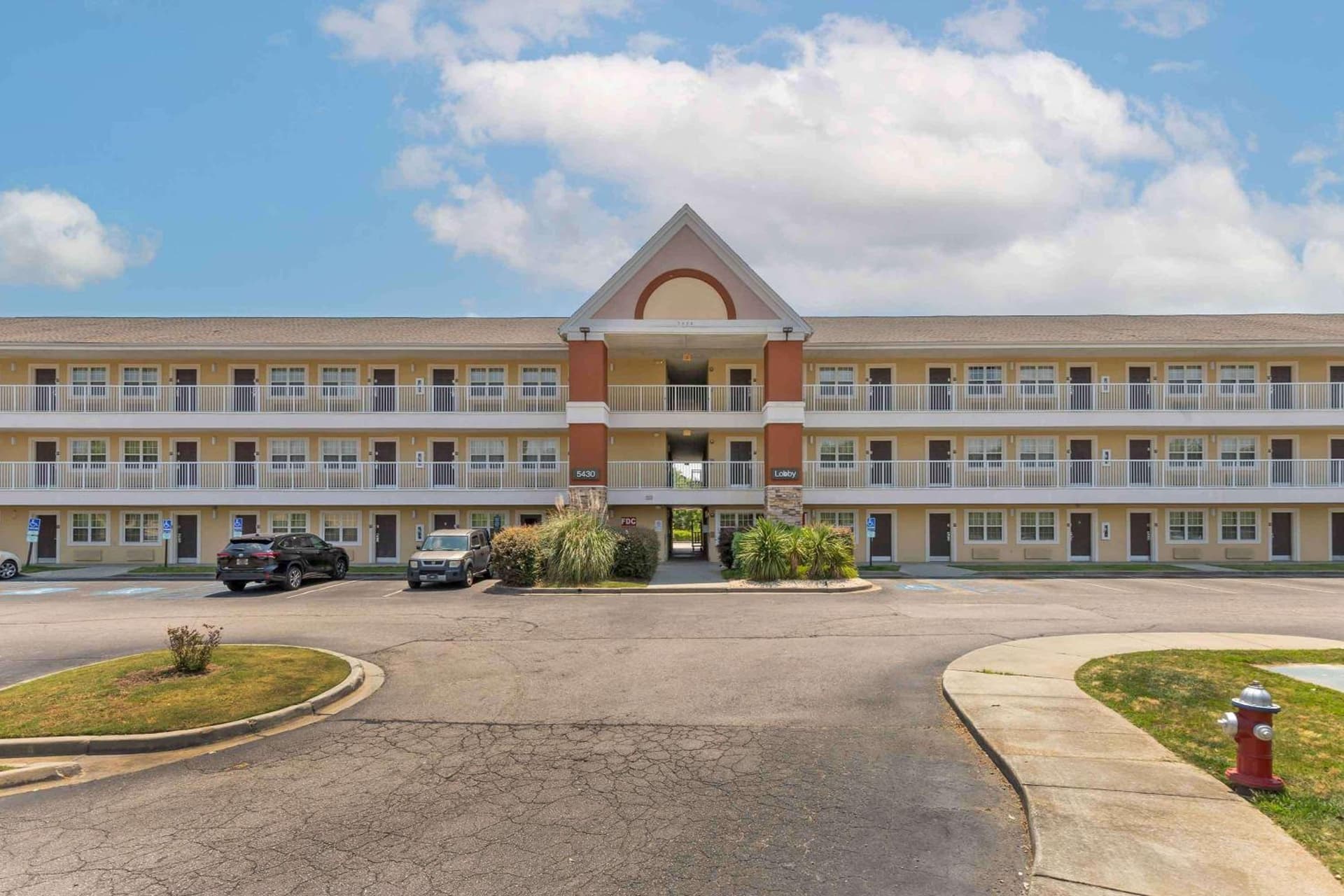 Extended Stay America Select Suites - Columbia - Ft Jackson featured exterior or lobby in Columbia, SC — similar hotel