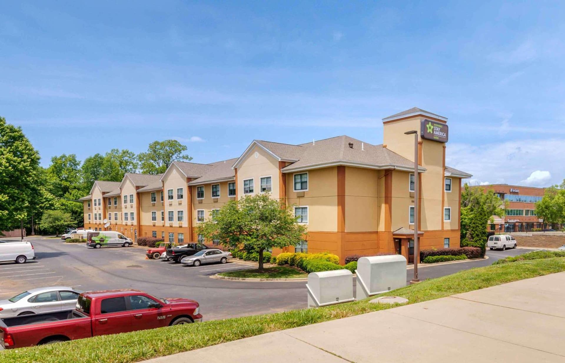 Extended Stay America Suites - Charlotte - University Place featured exterior or lobby in Charlotte, NC — similar hotel
