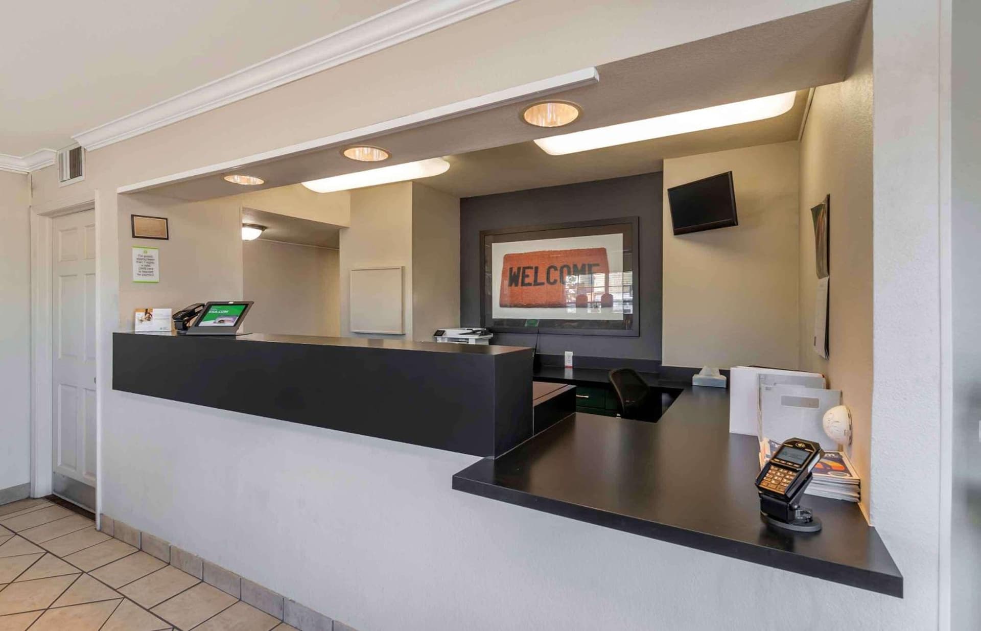 Extended Stay America Suites - Kansas City - Shawnee Mission interior in Merriam, KS — gallery photo 2