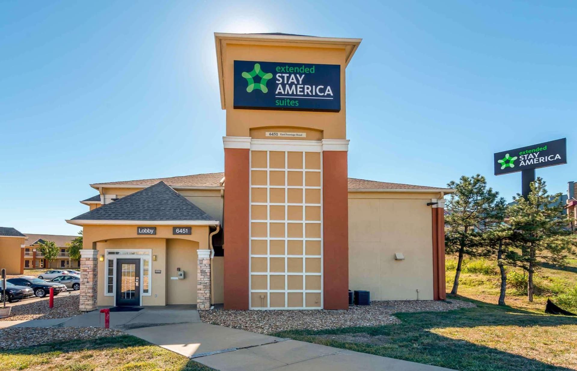 Extended Stay America Suites - Kansas City - Shawnee Mission featured exterior or lobby in Merriam, KS — similar hotel