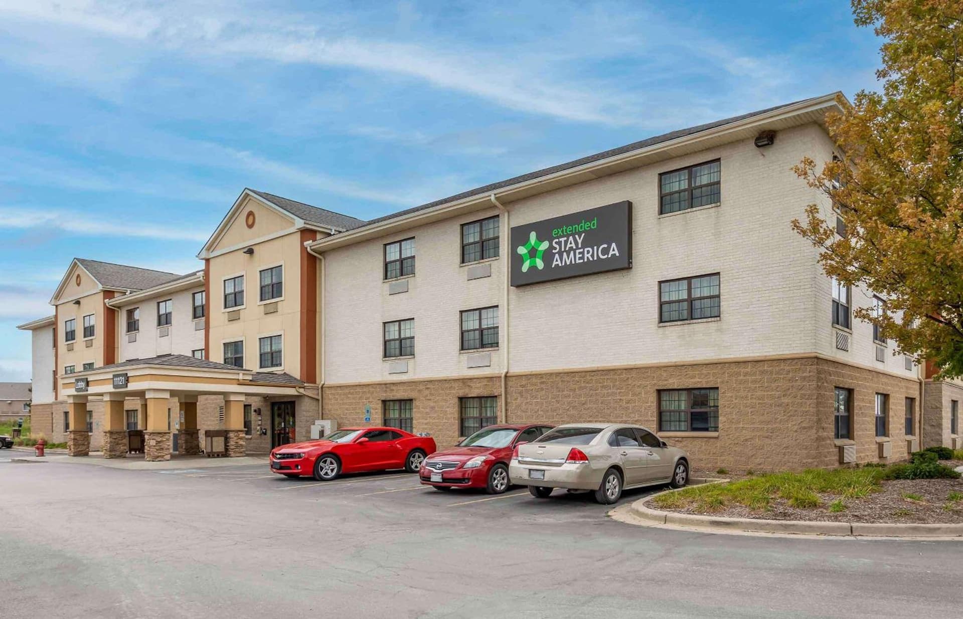 Extended Stay America Select Suites - Milwaukee - Wauwatosa featured exterior or lobby in Wauwatosa, WI — similar hotel