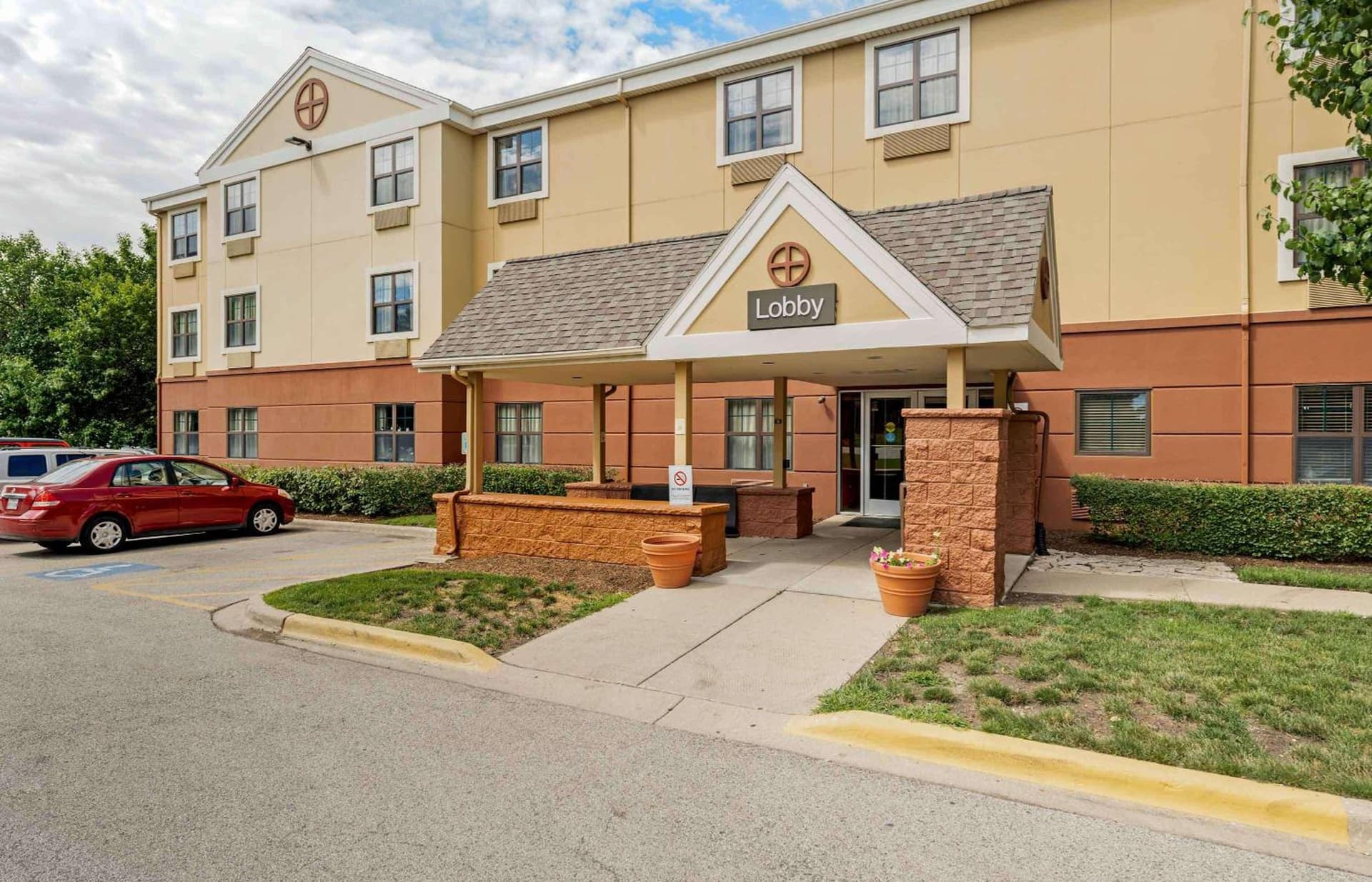 Extended Stay America Suites - Chicago - Gurnee property views in Gurnee, IL — gallery photo 3