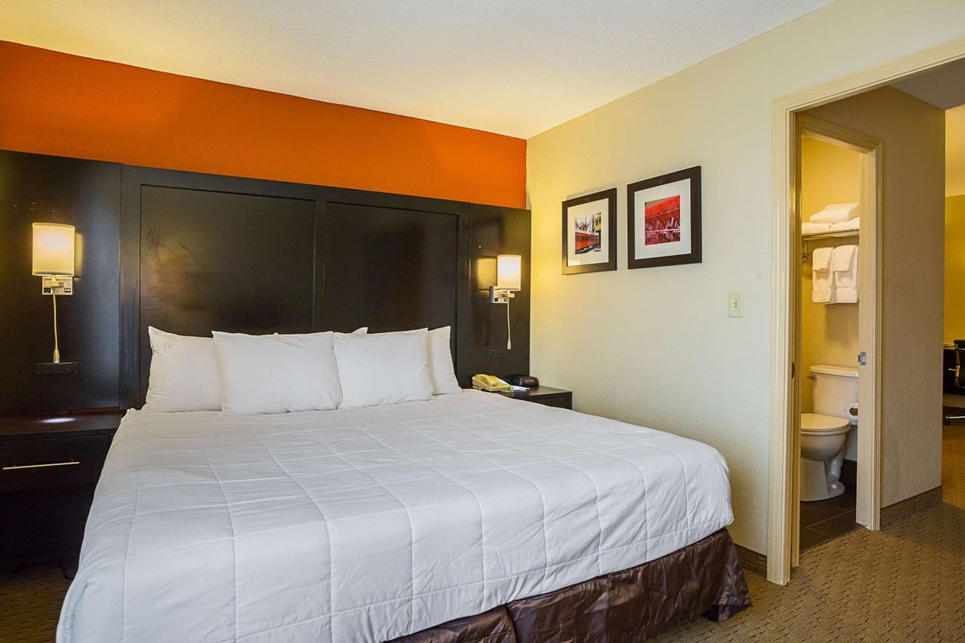 Clarion Inn & Suites Evansville Eastland Area property views in Evansville, IN — gallery photo 3
