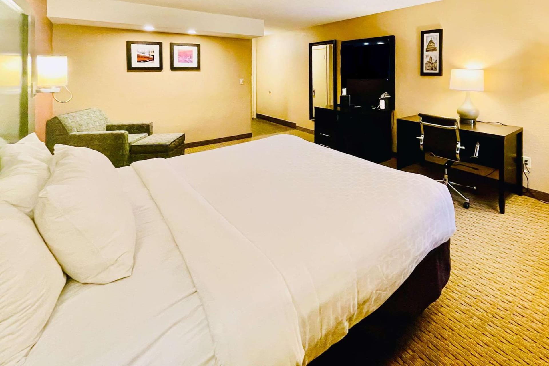 Clarion Inn & Suites Evansville Eastland Area gallery photo in Evansville, IN — image 34