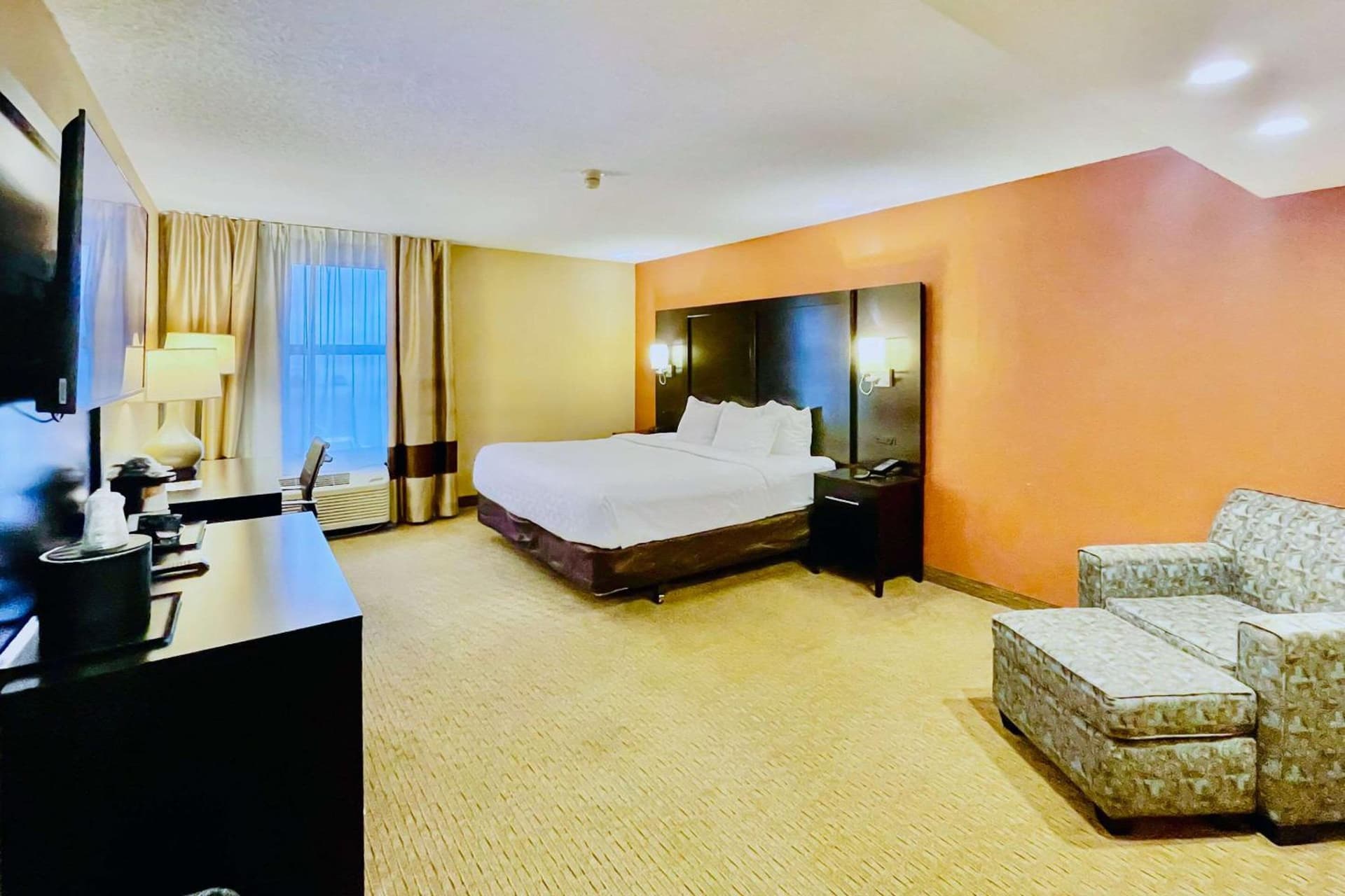 Clarion Inn & Suites Evansville Eastland Area gallery photo in Evansville, IN — image 6