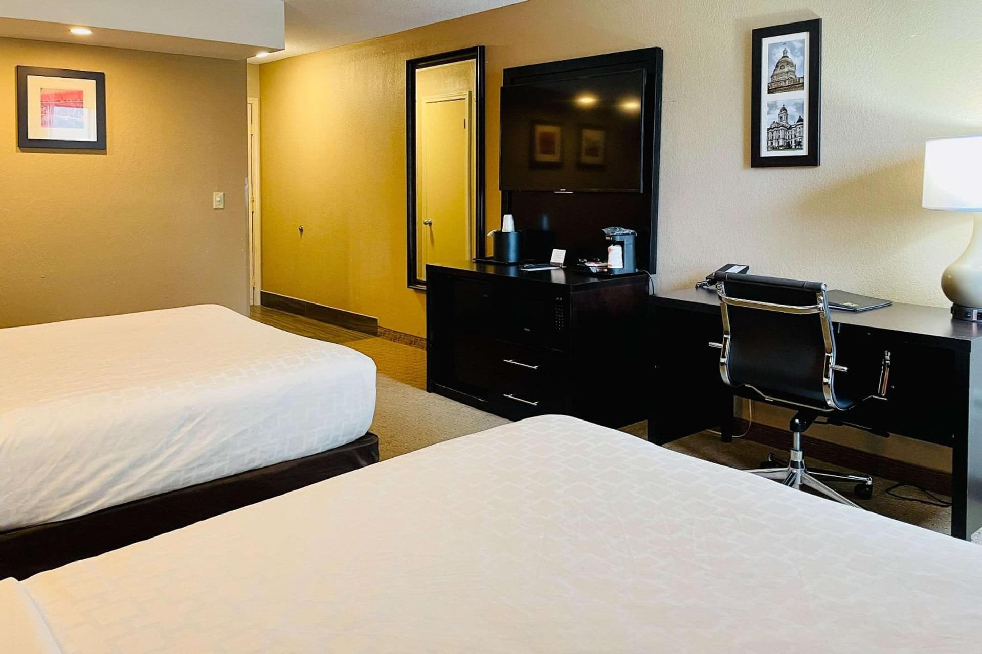 Clarion Inn & Suites Evansville Eastland Area gallery photo in Evansville, IN — image 10