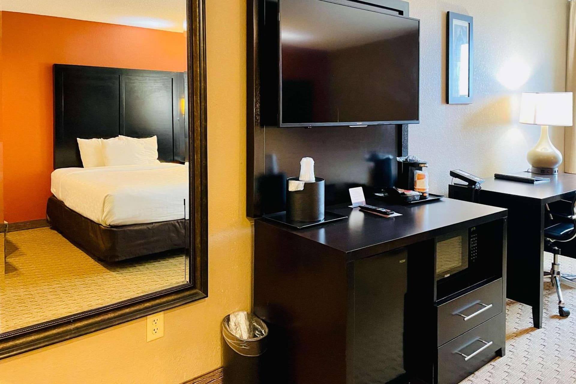 Clarion Inn & Suites Evansville Eastland Area gallery photo in Evansville, IN — image 14