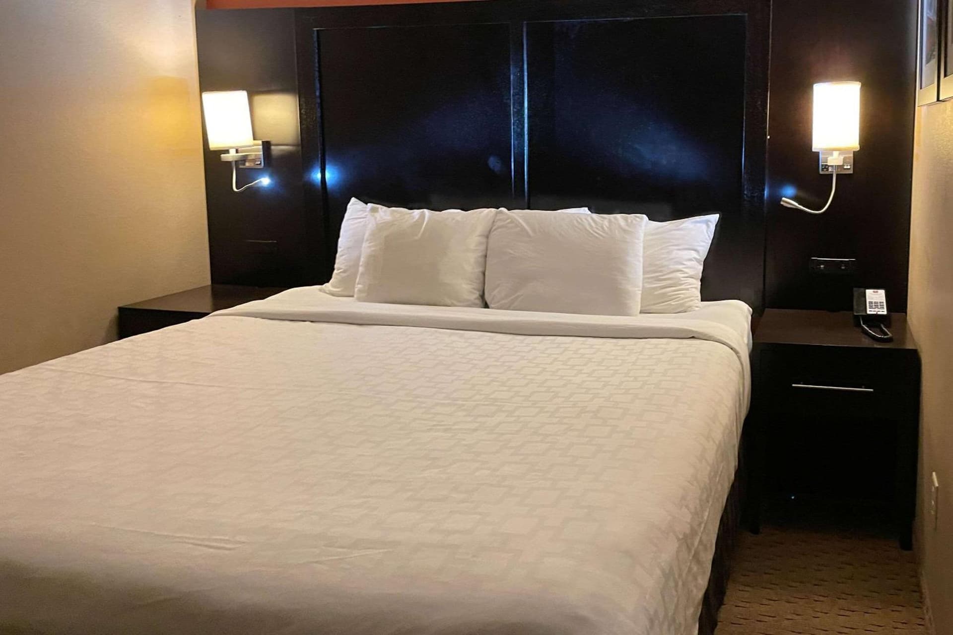 Clarion Inn & Suites Evansville Eastland Area gallery photo in Evansville, IN — image 12