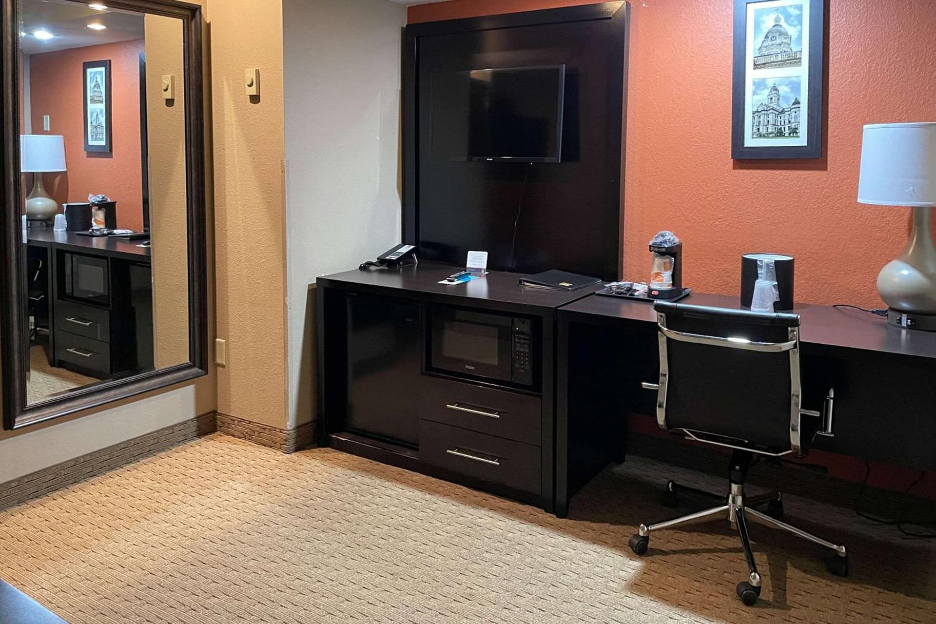 Clarion Inn & Suites Evansville Eastland Area gallery photo in Evansville, IN — image 27