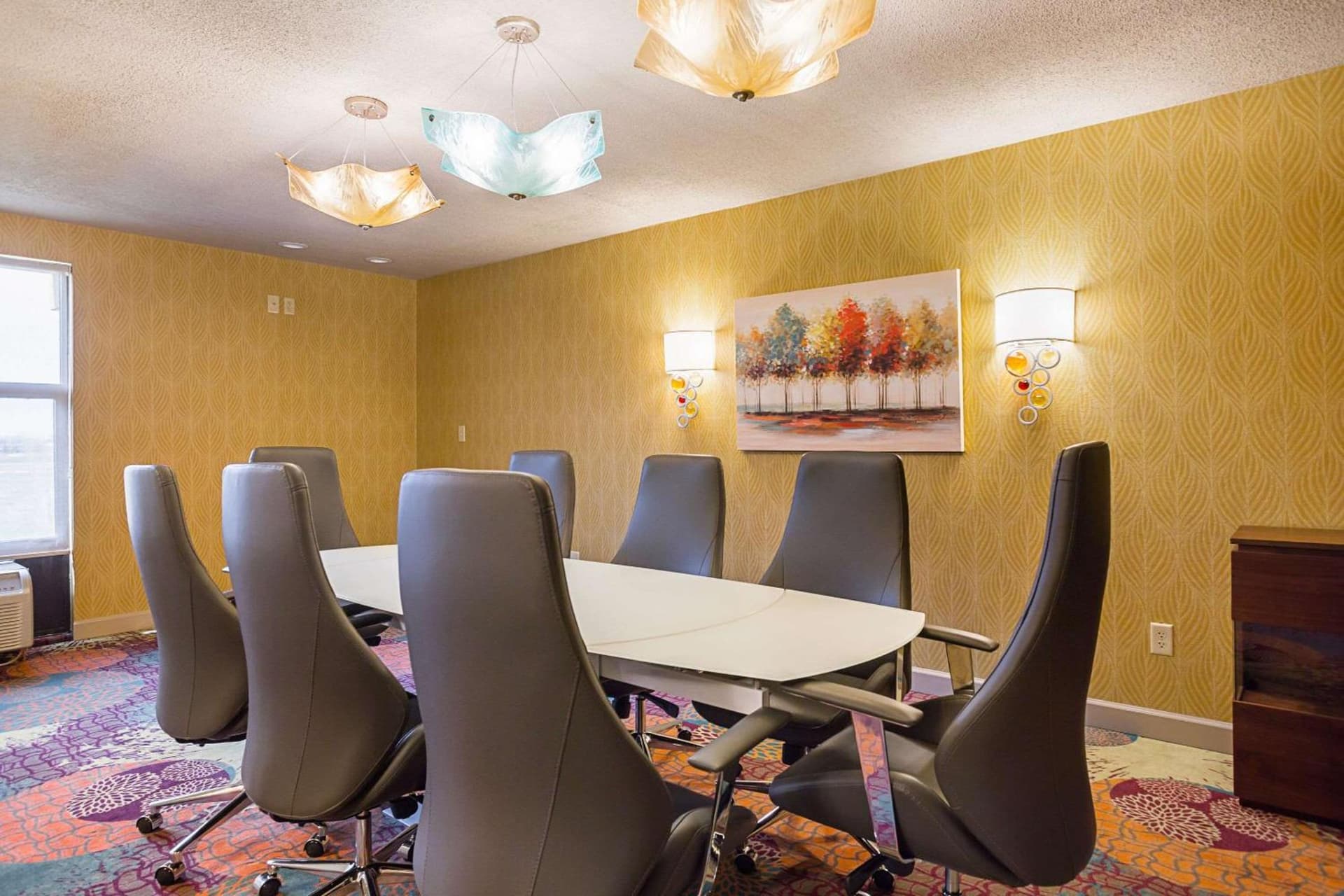 Clarion Inn & Suites Evansville Eastland Area interior in Evansville, IN — gallery photo 2