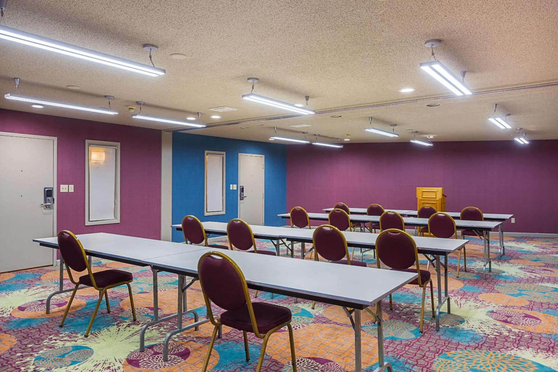 Clarion Inn & Suites Evansville Eastland Area gallery photo in Evansville, IN — image 22