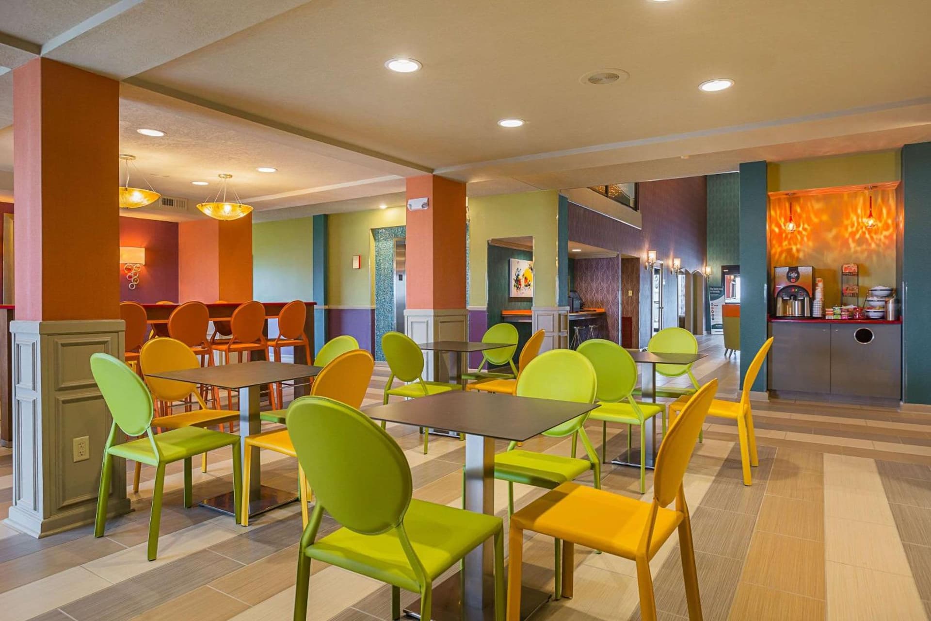 Clarion Inn & Suites Evansville Eastland Area gallery photo in Evansville, IN — image 8