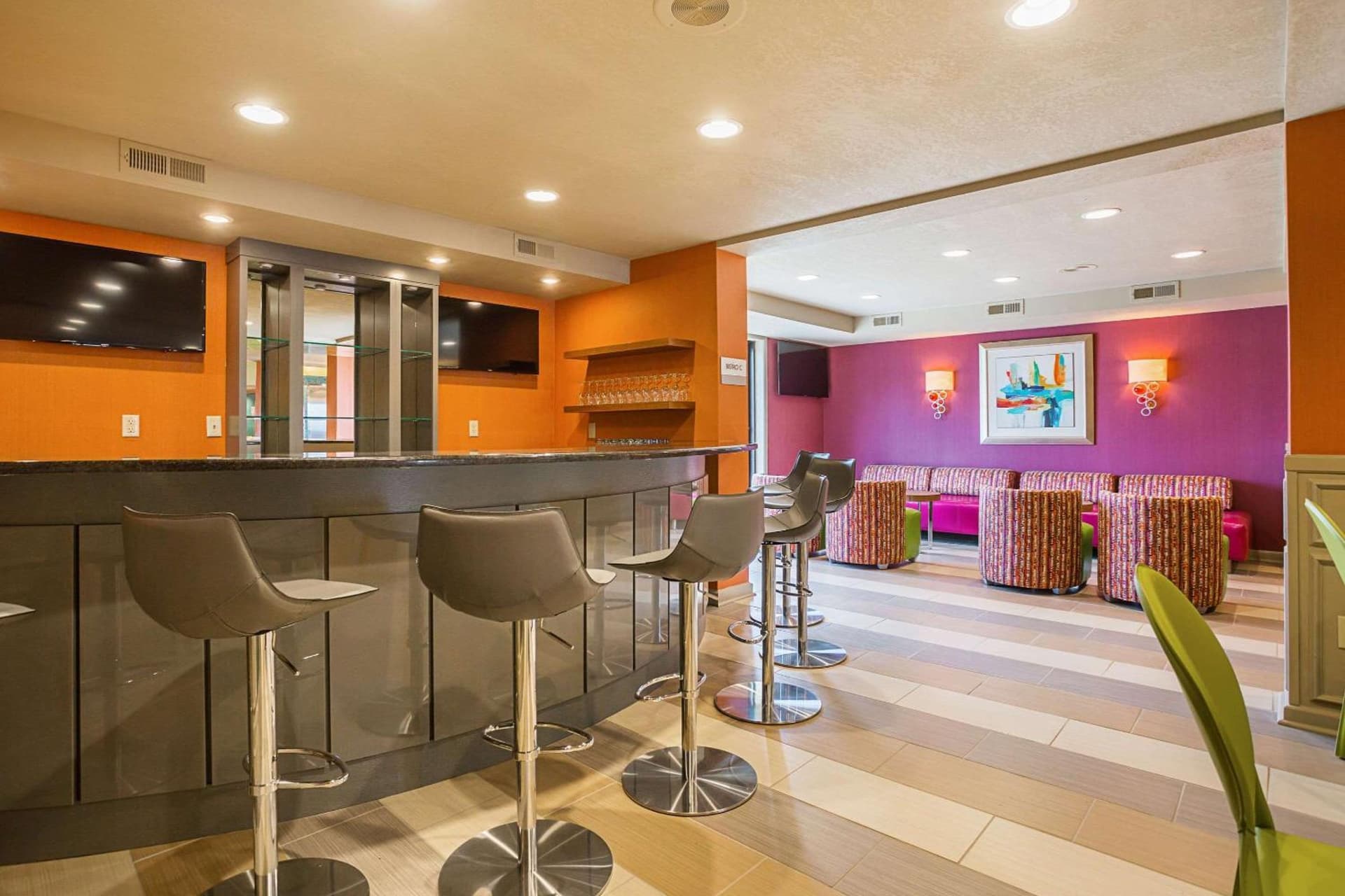 Clarion Inn & Suites Evansville Eastland Area gallery photo in Evansville, IN — image 42