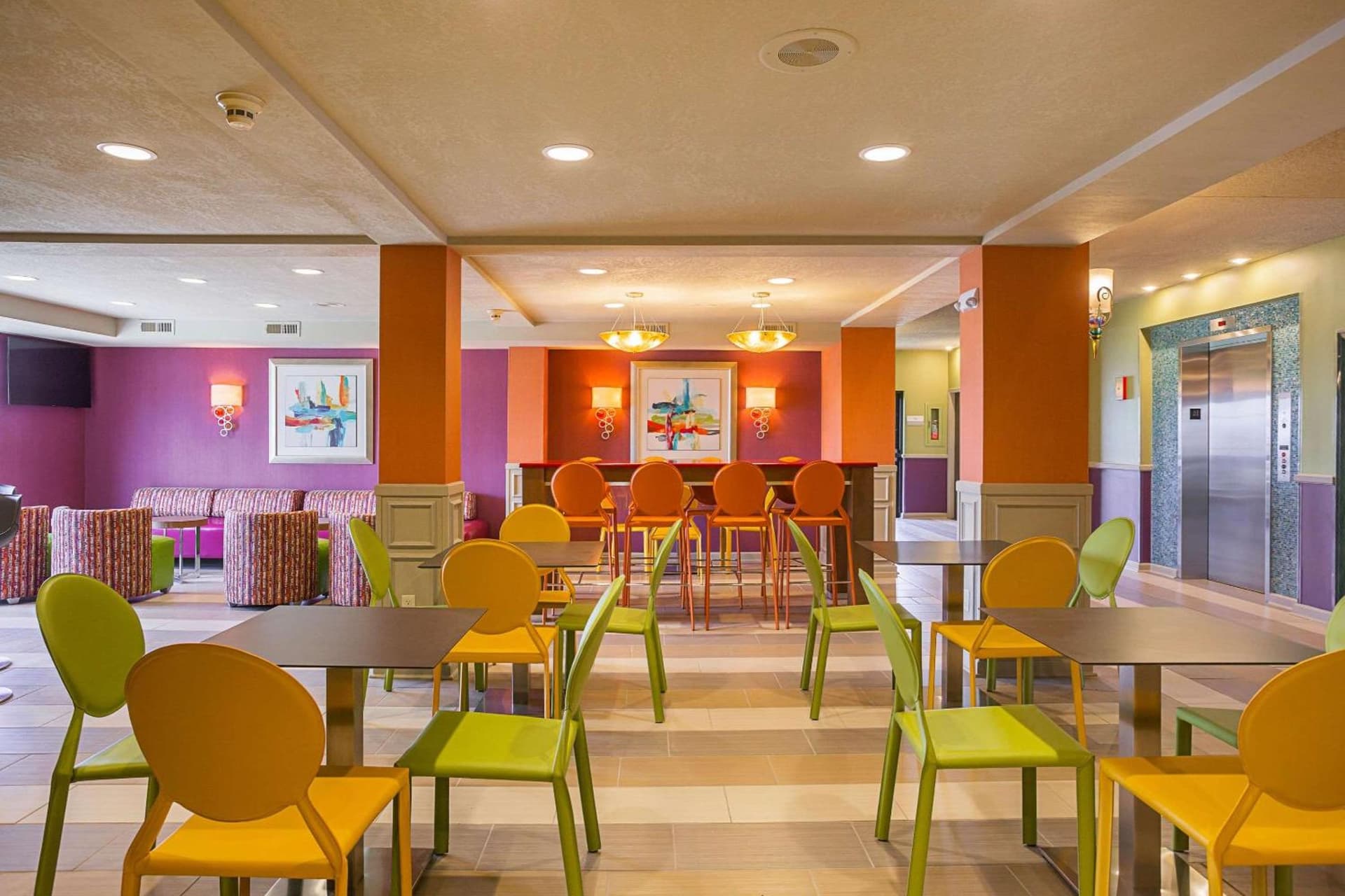 Clarion Inn & Suites Evansville Eastland Area gallery photo in Evansville, IN — image 15