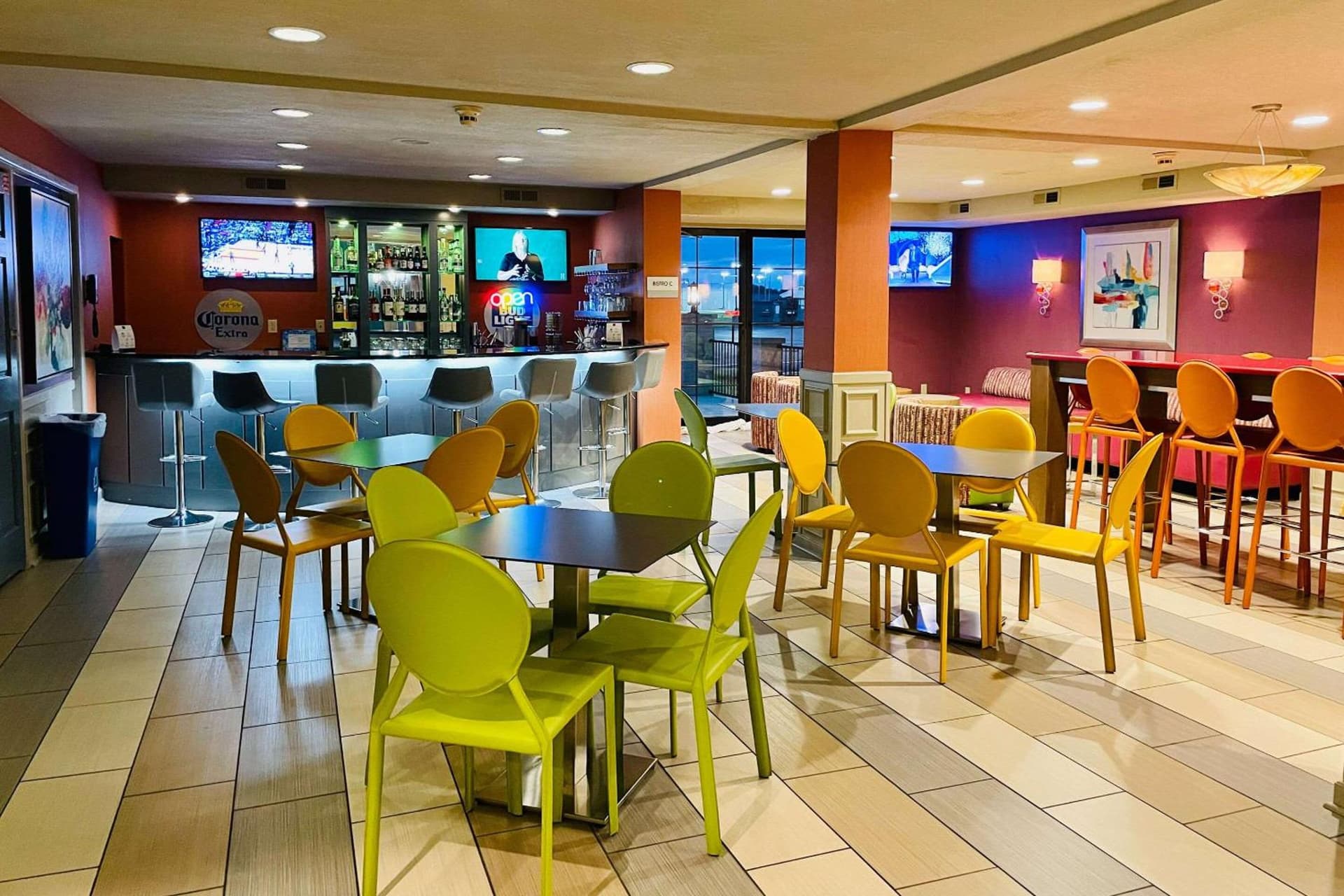 Clarion Inn & Suites Evansville Eastland Area gallery photo in Evansville, IN — image 41