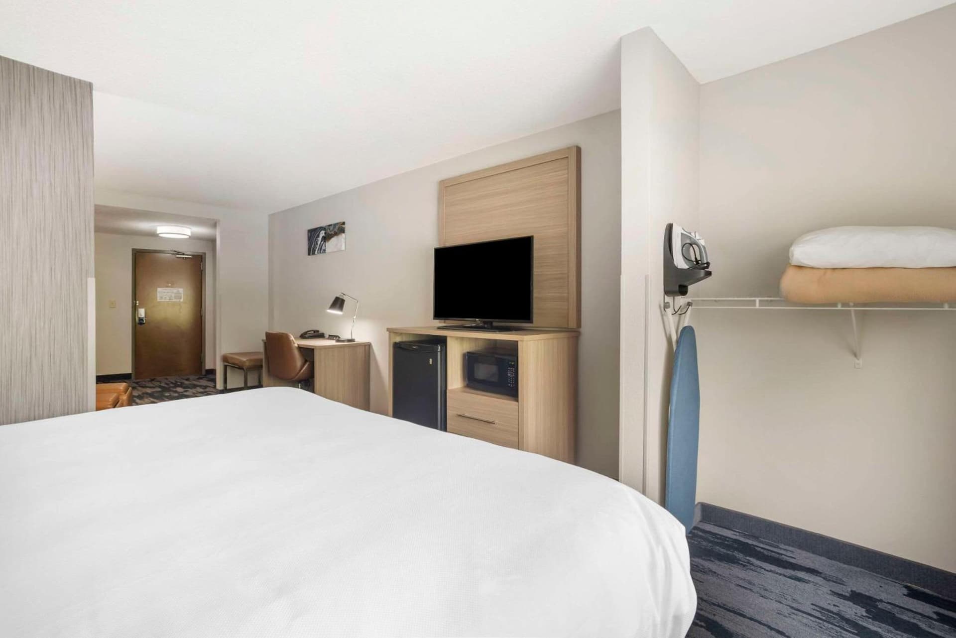 Comfort Suites At WestGate Mall gallery photo in Spartanburg, SC — image 14