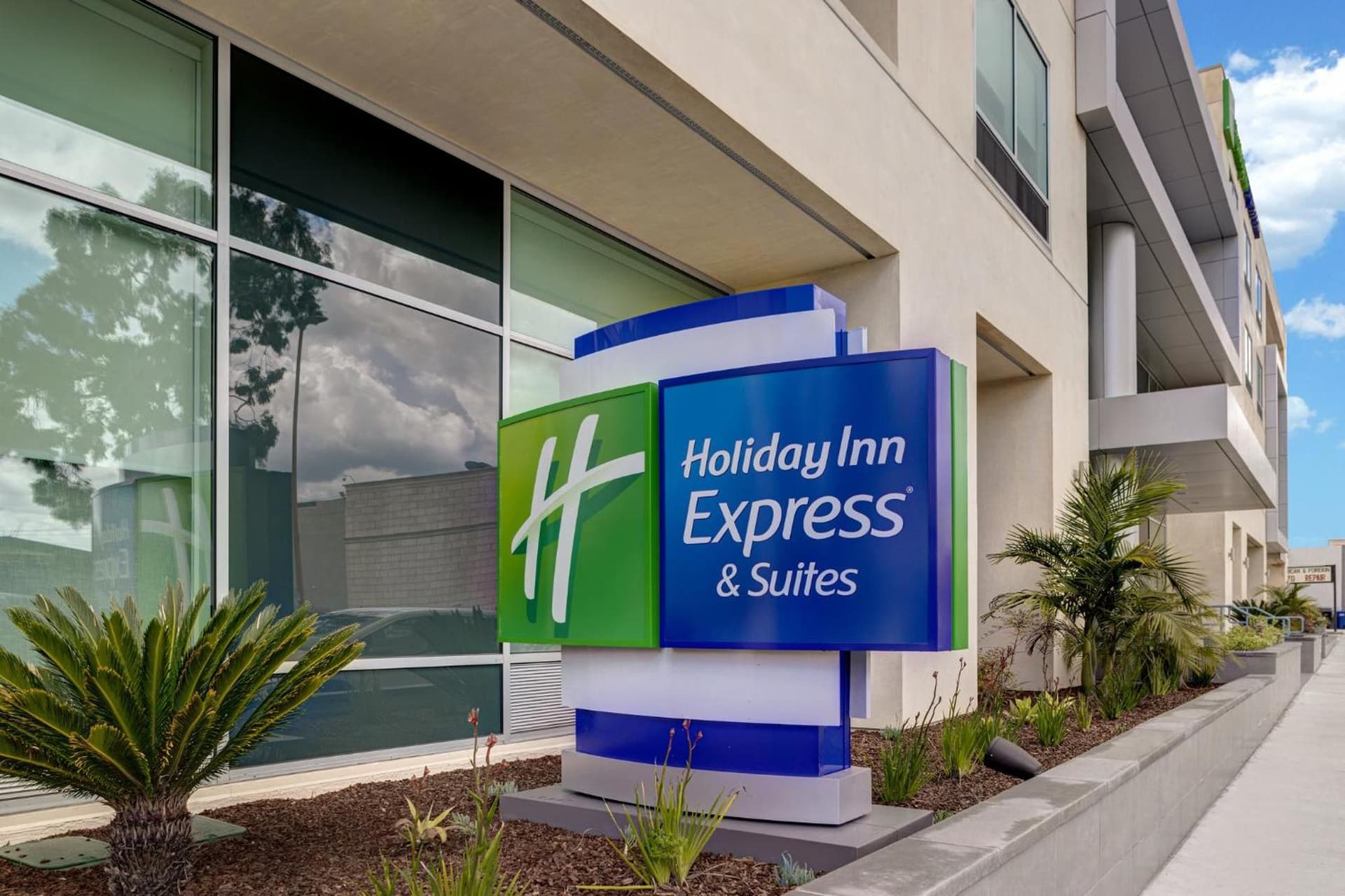 Holiday Inn Express & Suites - Glendale Downtown gallery photo in Glendale, CA — image 65