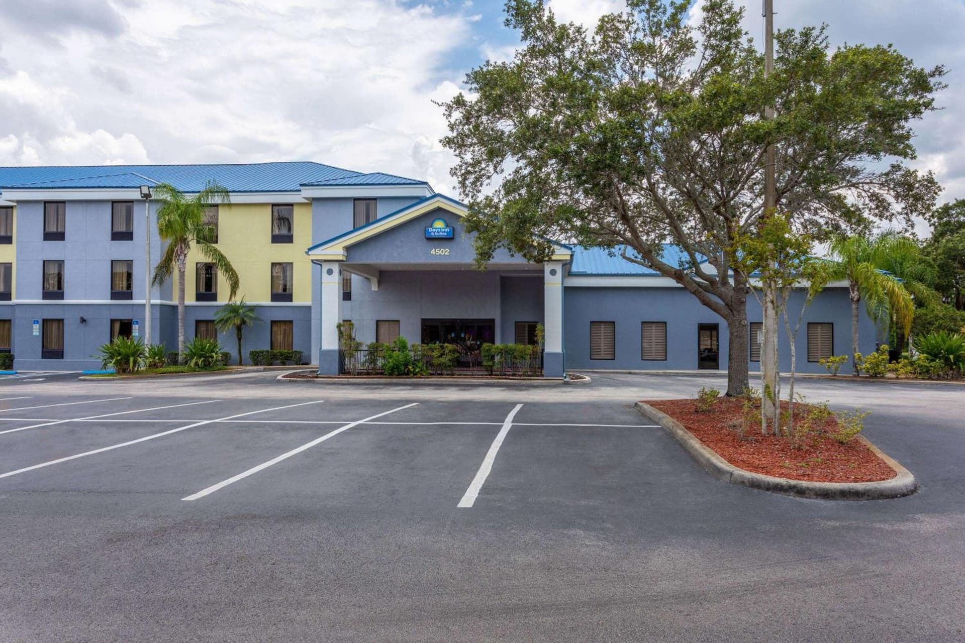 Days Inn & Suites by Wyndham Lakeland featured exterior or lobby in Lakeland, FL — similar hotel