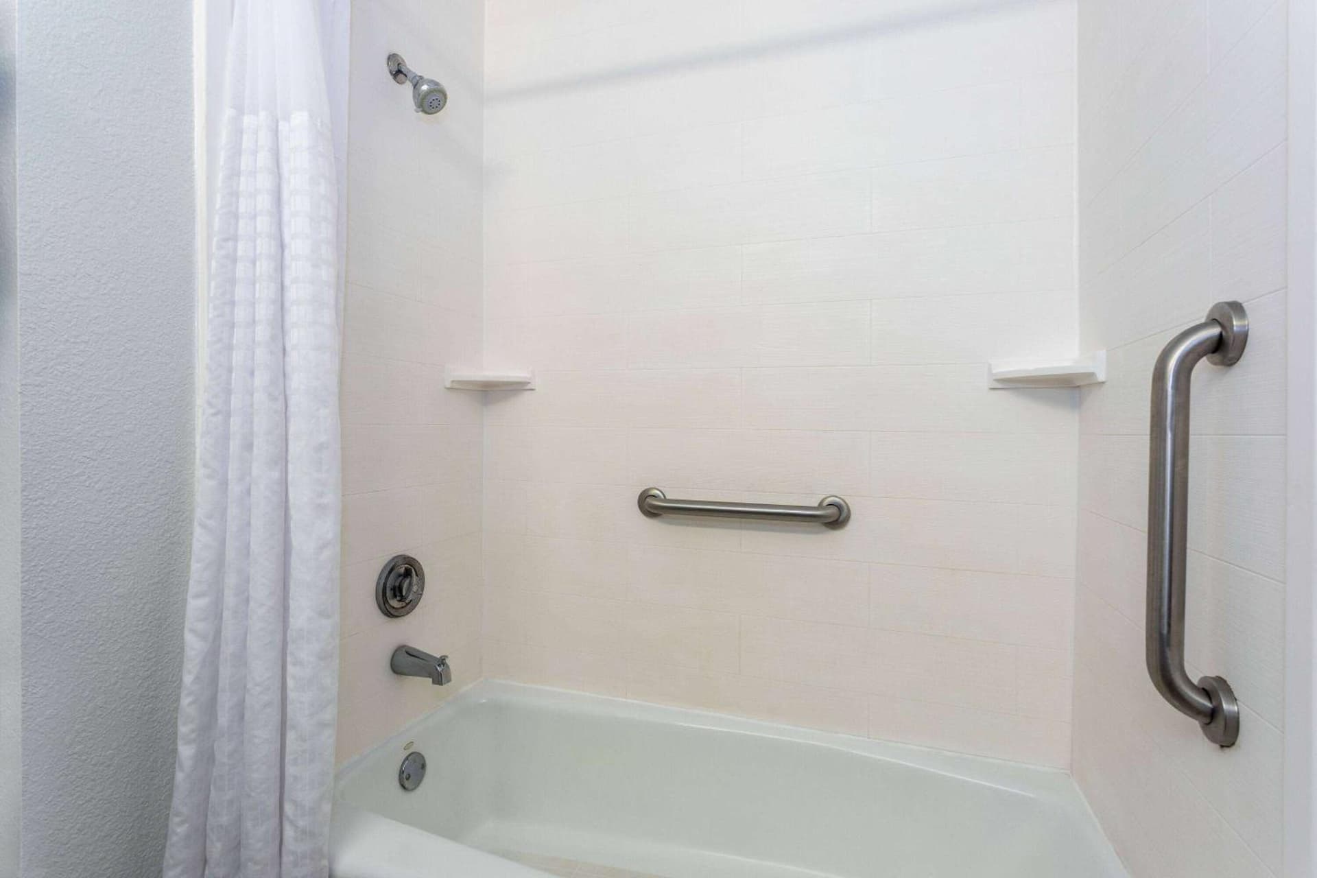 Days Inn & Suites by Wyndham Lakeland gallery photo in Lakeland, FL — image 70