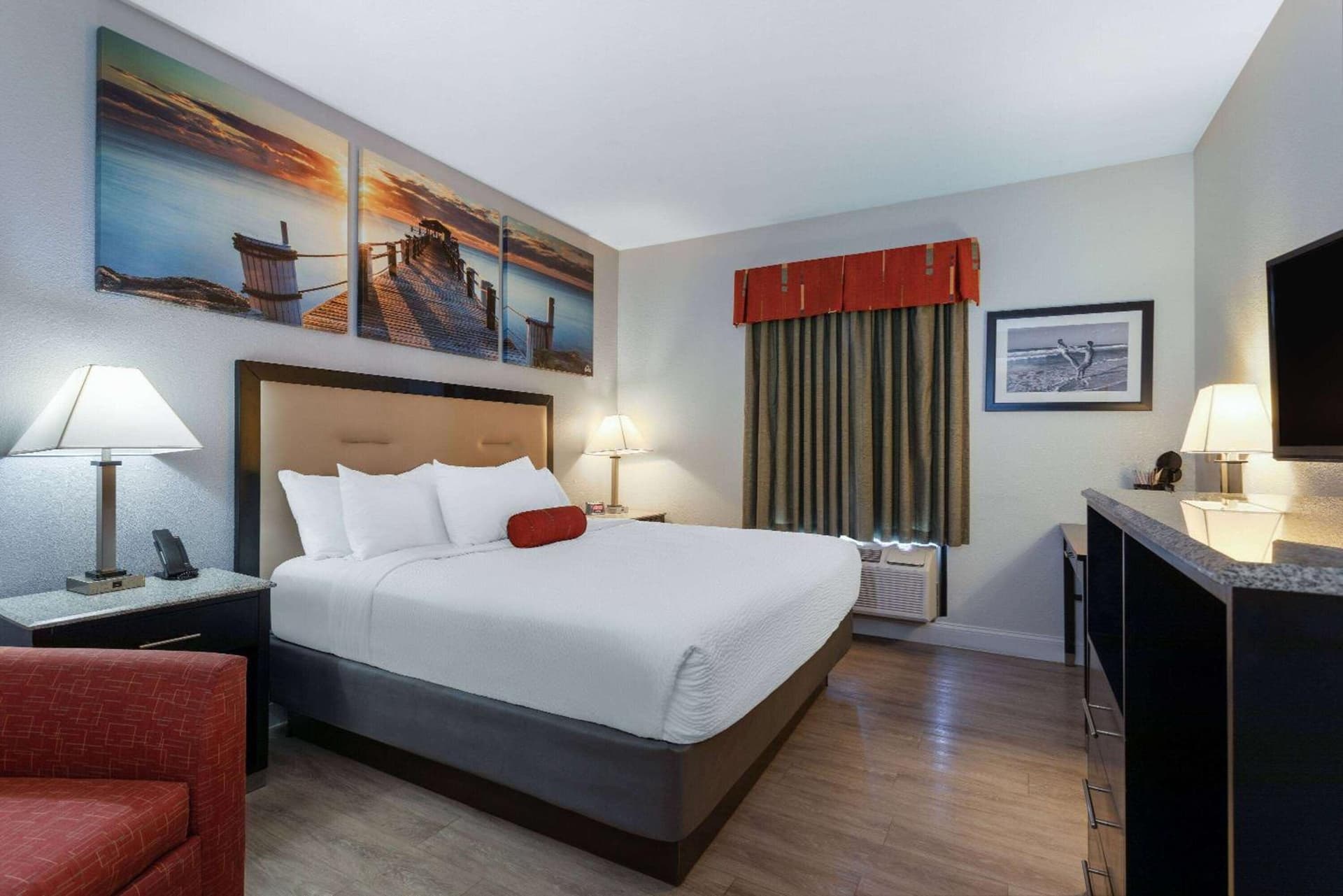 Days Inn & Suites by Wyndham Lakeland gallery photo in Lakeland, FL — image 142