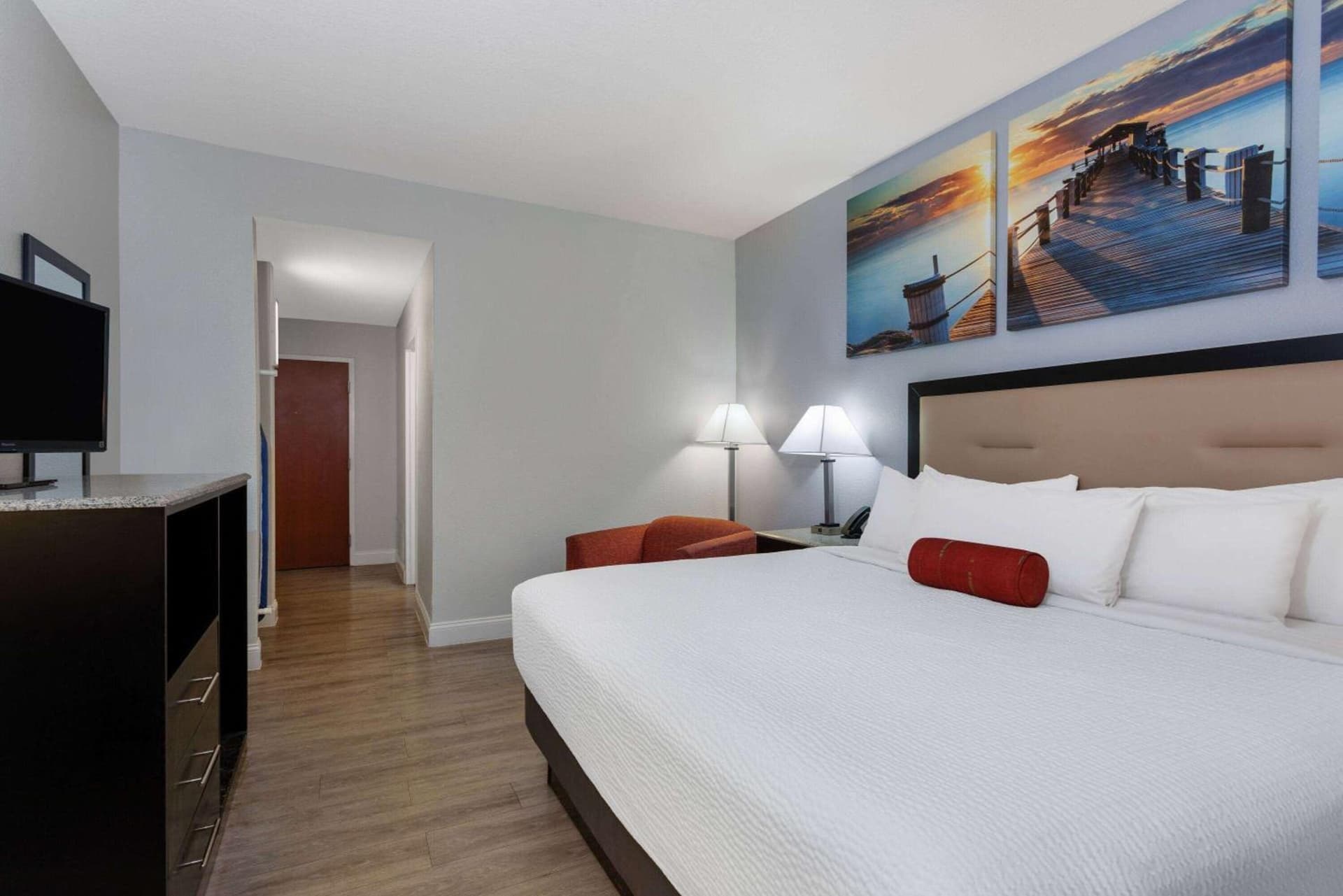 Days Inn & Suites by Wyndham Lakeland gallery photo in Lakeland, FL — image 97