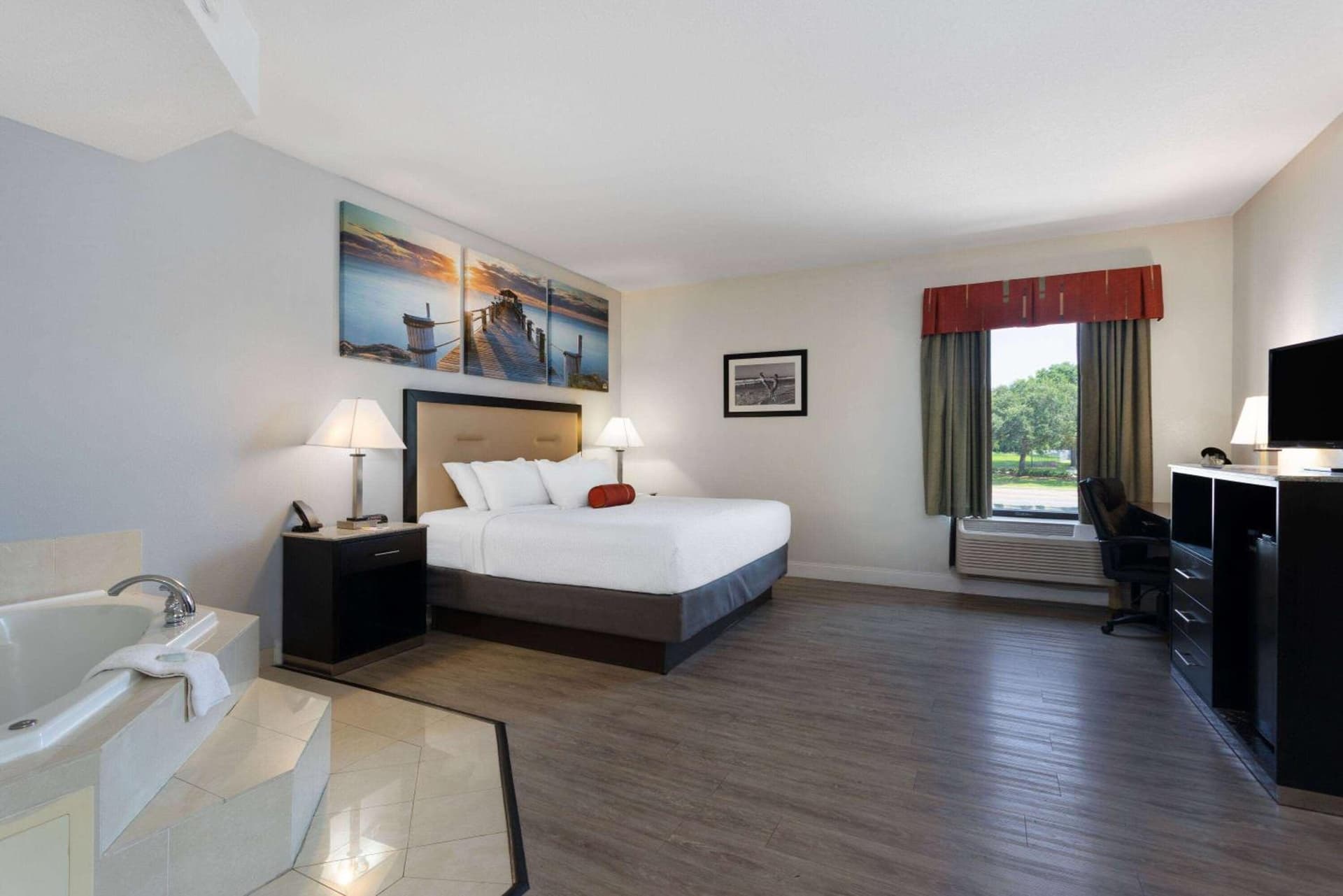Days Inn & Suites by Wyndham Lakeland gallery photo in Lakeland, FL — image 73