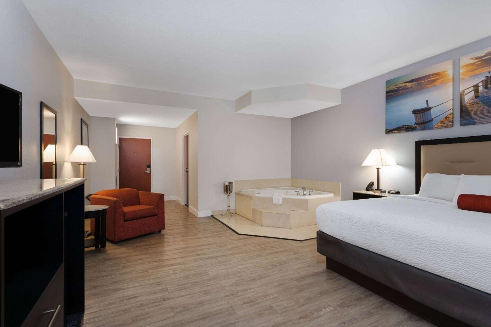 Days Inn & Suites by Wyndham Lakeland gallery photo in Lakeland, FL — image 128