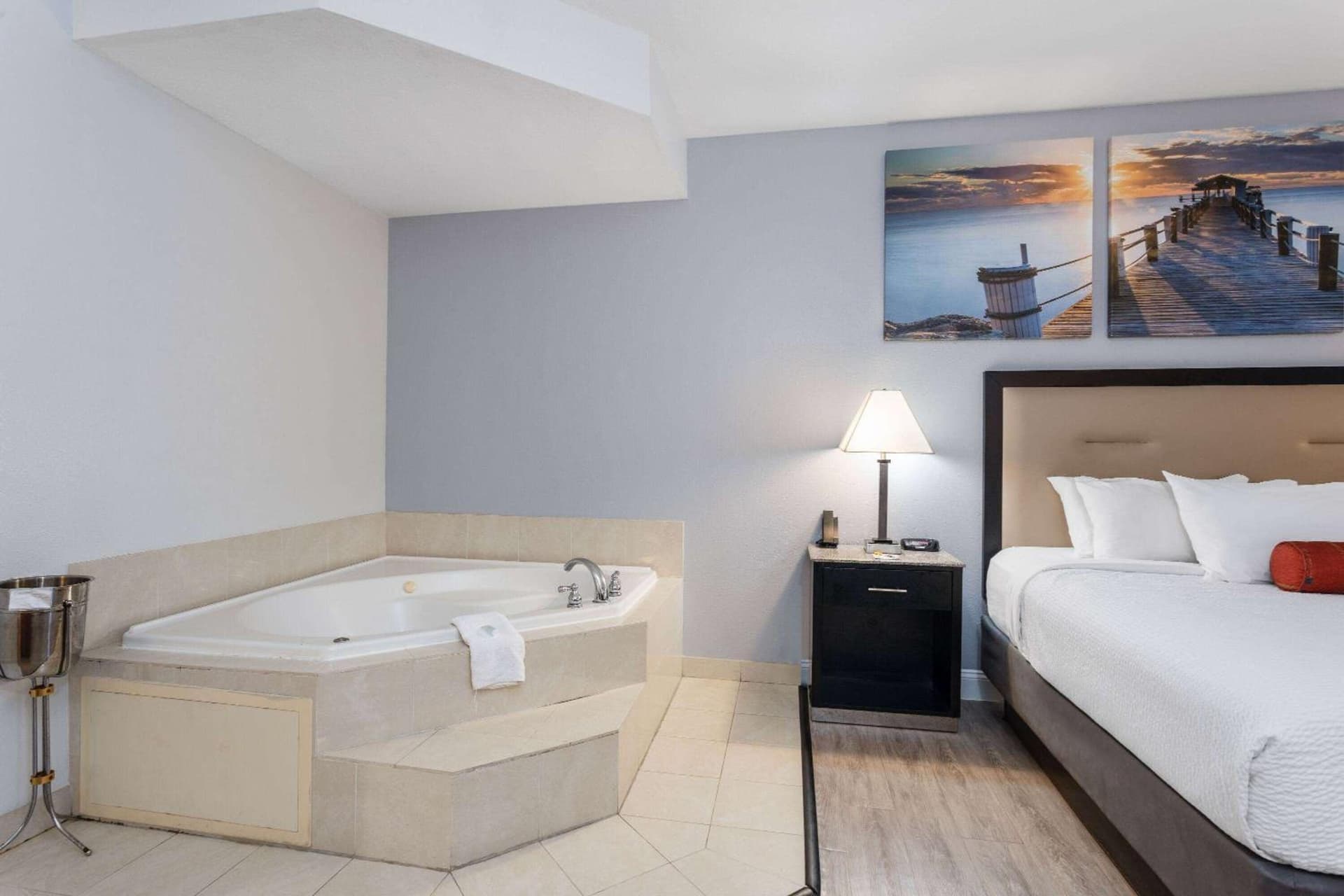 Days Inn & Suites by Wyndham Lakeland gallery photo in Lakeland, FL — image 98