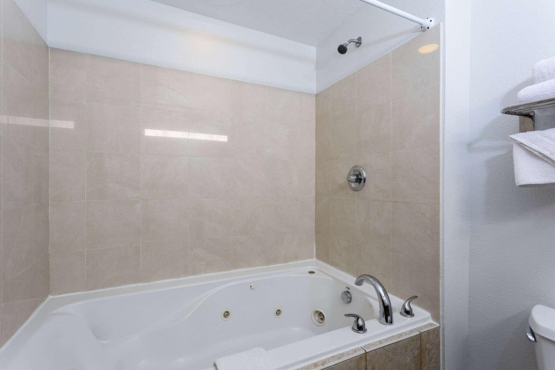 Days Inn & Suites by Wyndham Lakeland gallery photo in Lakeland, FL — image 114