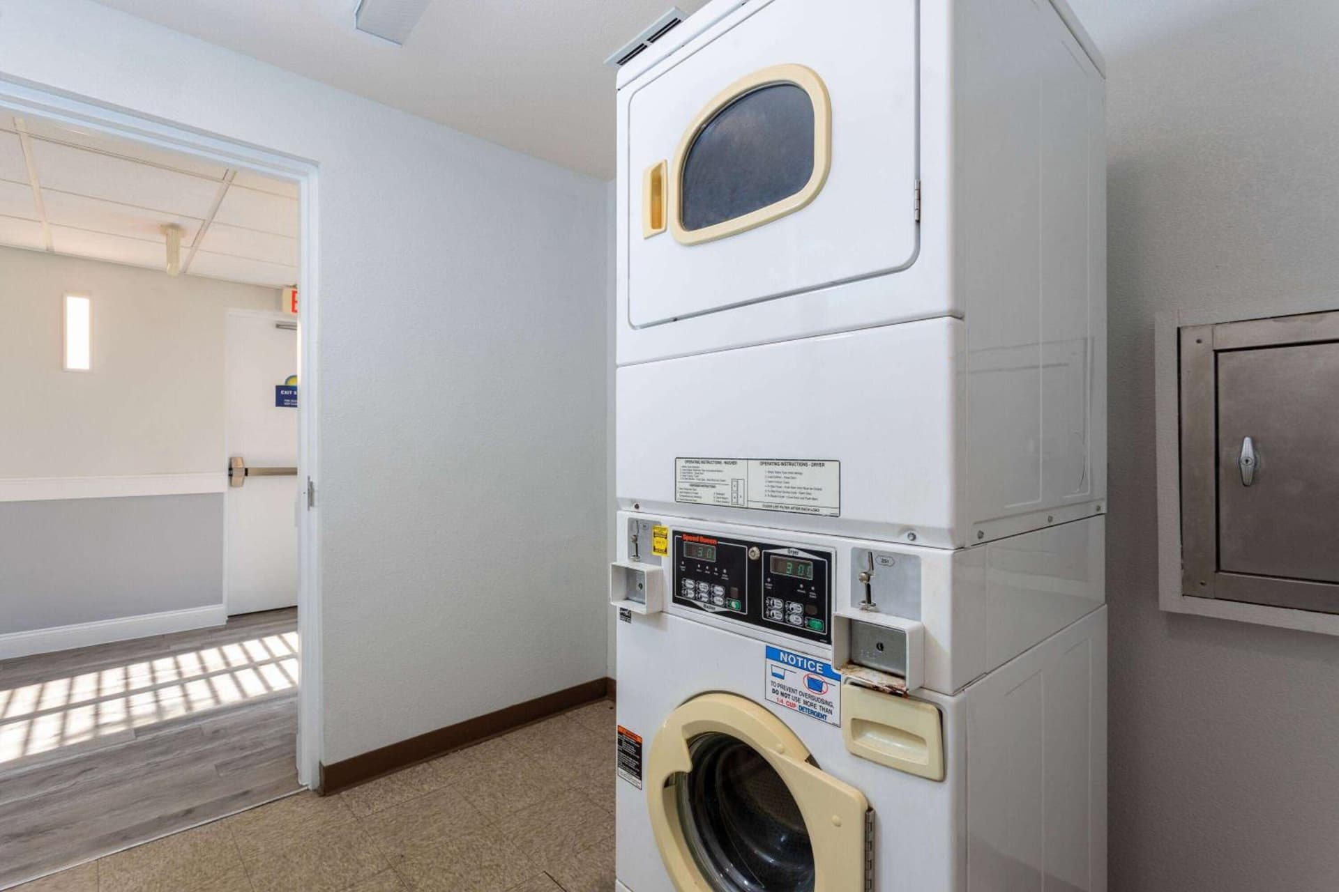 Days Inn & Suites by Wyndham Lakeland gallery photo in Lakeland, FL — image 94