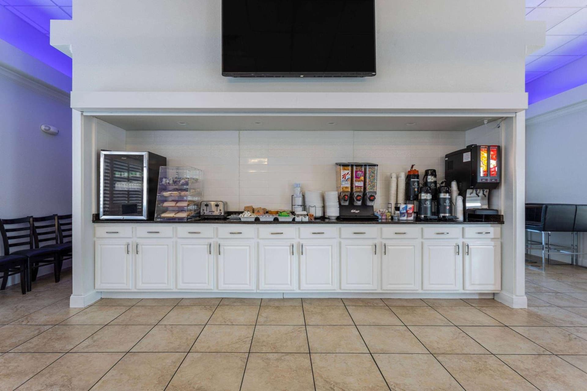 Days Inn & Suites by Wyndham Lakeland gallery photo in Lakeland, FL — image 7