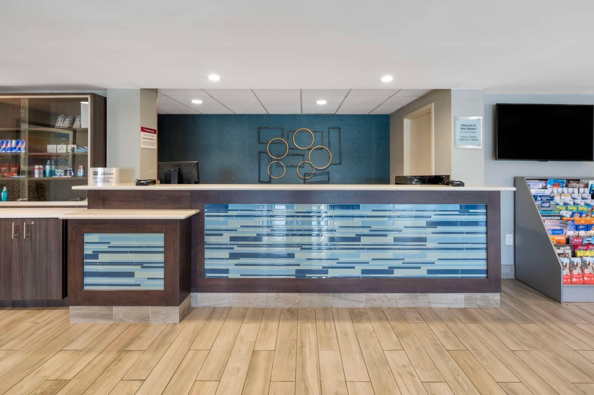 Best Western Plus Alexandria Fort Belvoir interior in Alexandria, VA — gallery photo 2