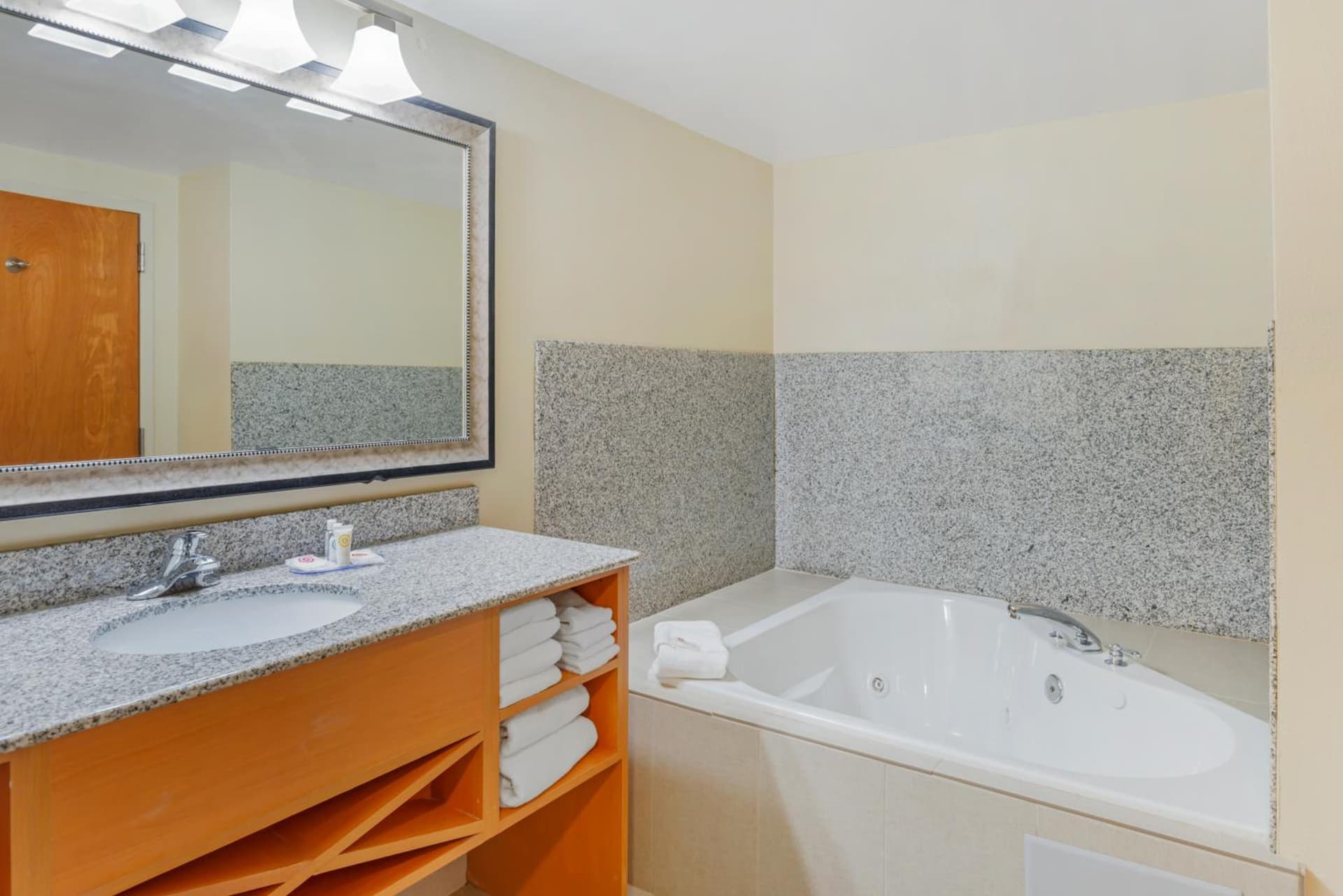 Comfort Suites At Virginia Center Commons gallery photo in Richmond, VA — image 74