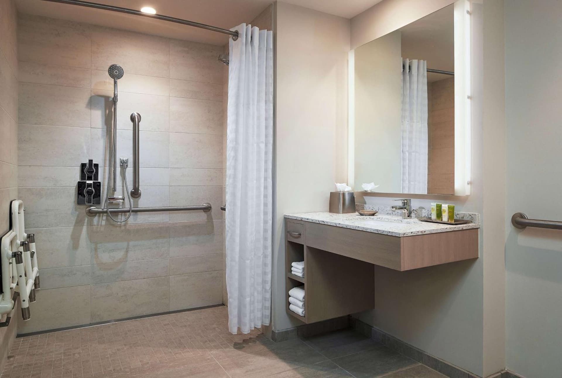 Hilton Grand Vacations Club Ocean Enclave Myrtle Beach gallery photo in Myrtle Beach, SC — image 12