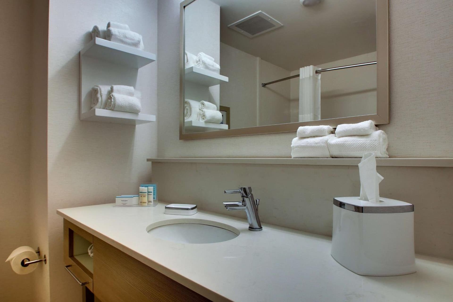 Hampton Inn Sneads Ferry Topsail Beach gallery photo in Sneads Ferry, NC — image 6