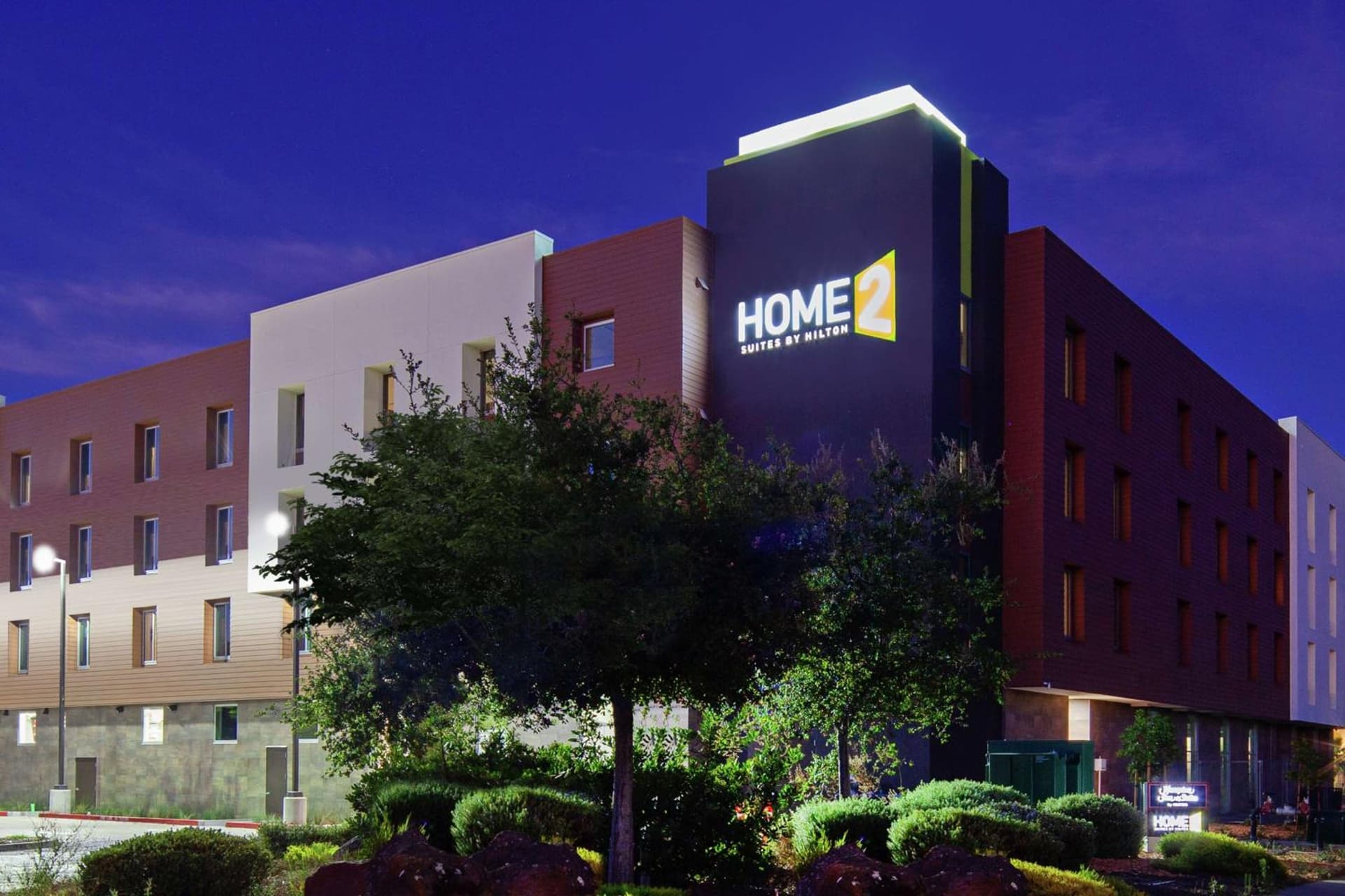 Home2 Suites By Hilton Alameda Oakland Airport interior in Alameda, CA — gallery photo 2