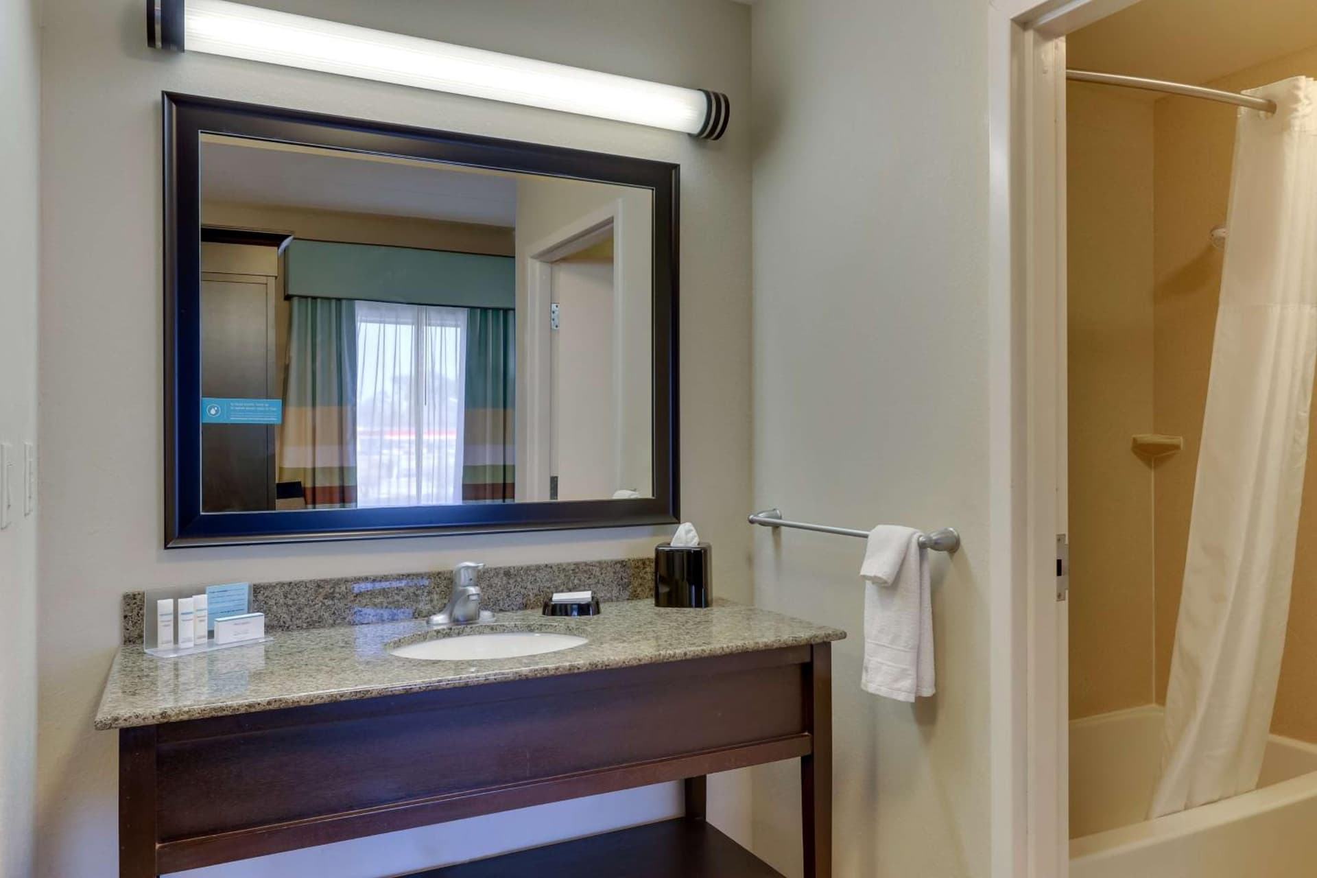 Hampton Inn and Suites Swansboro Near Camp Lejeune gallery photo in Swansboro, NC — image 41