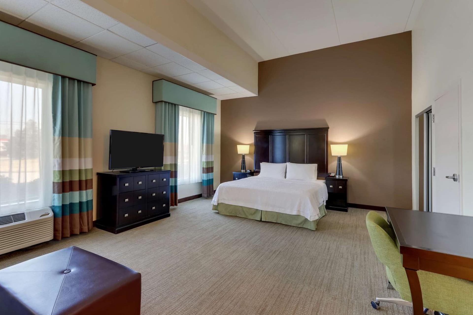 Hampton Inn and Suites Swansboro Near Camp Lejeune gallery photo in Swansboro, NC — image 42