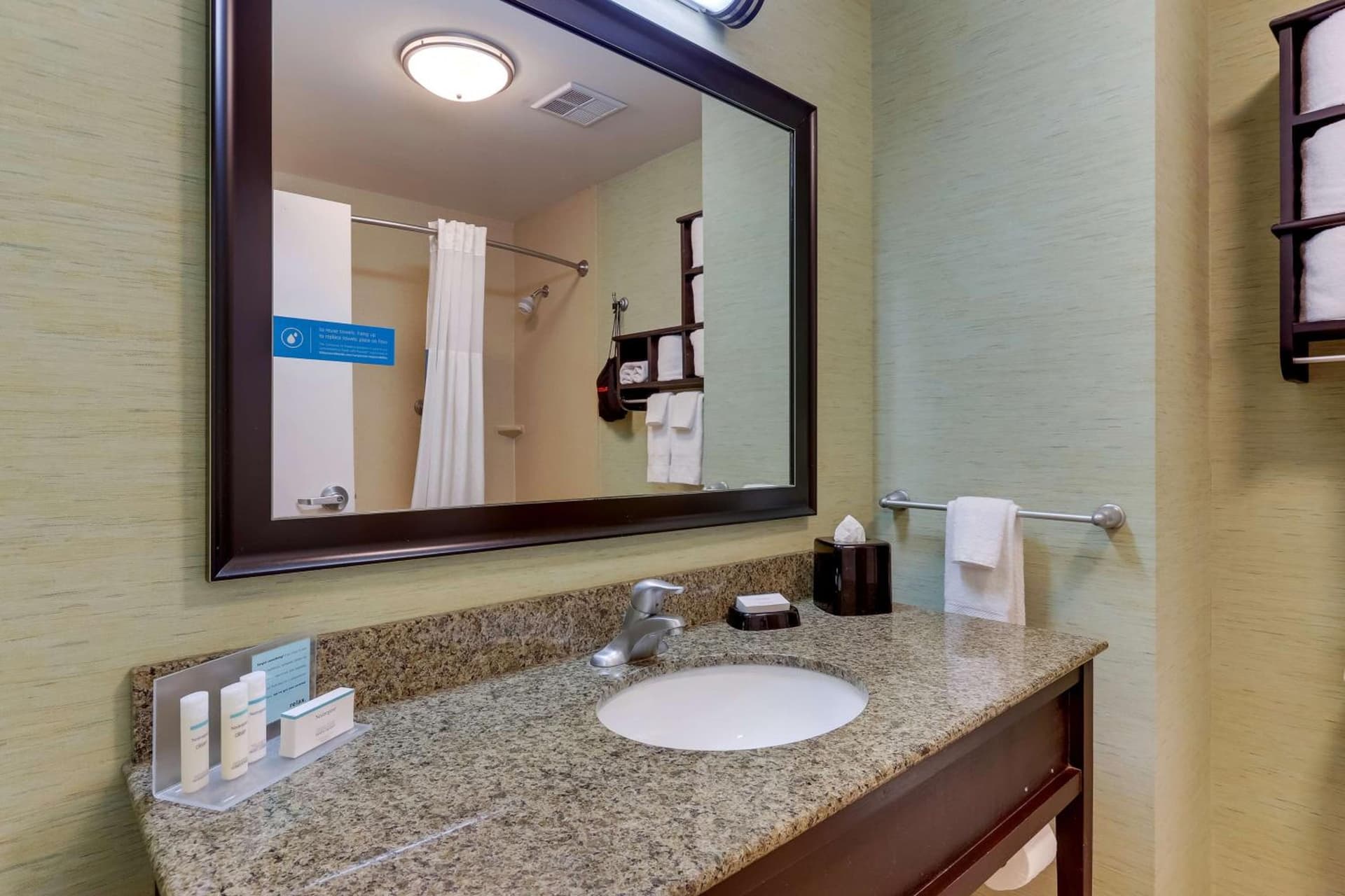 Hampton Inn and Suites Swansboro Near Camp Lejeune gallery photo in Swansboro, NC — image 34