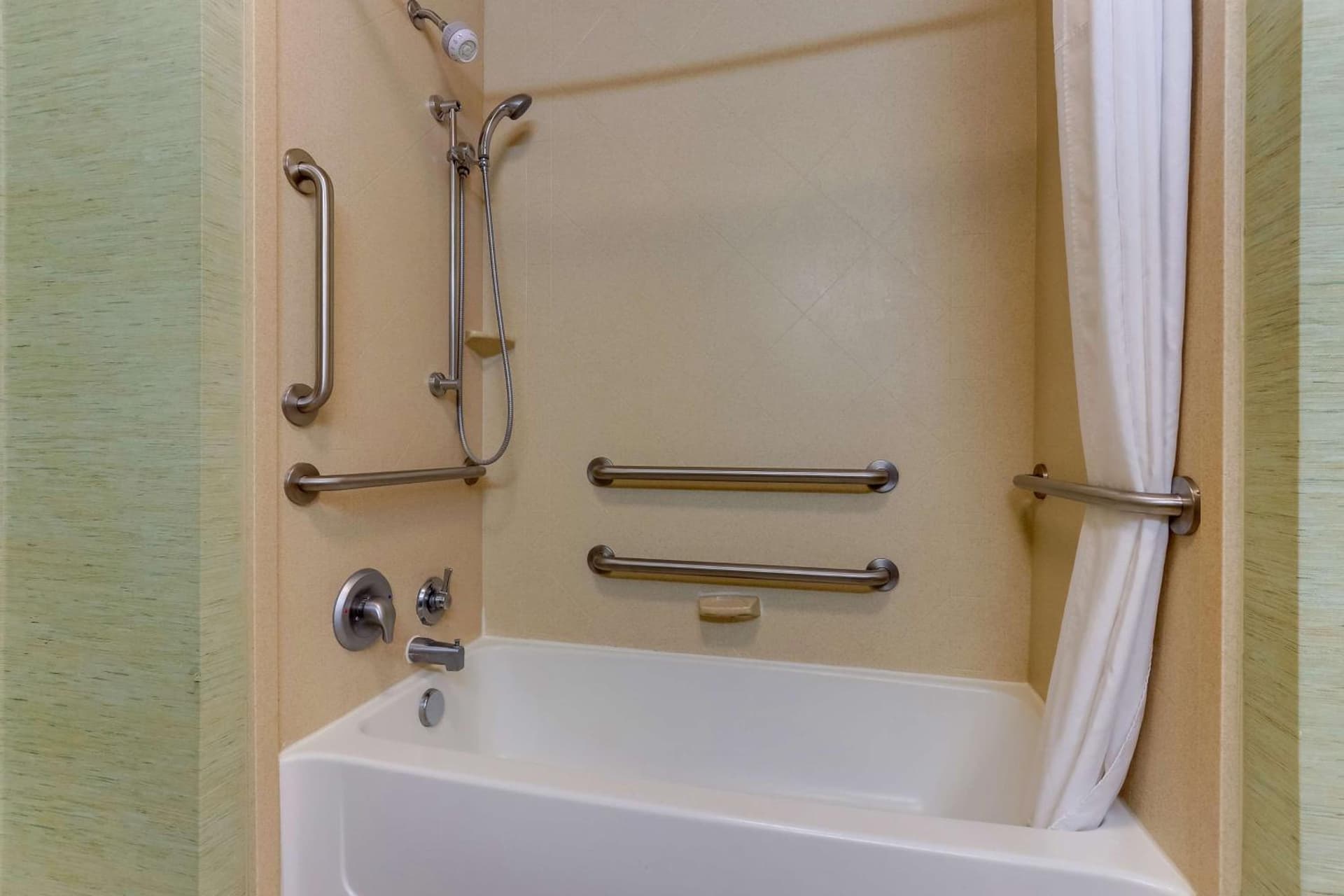 Hampton Inn and Suites Swansboro Near Camp Lejeune gallery photo in Swansboro, NC — image 19