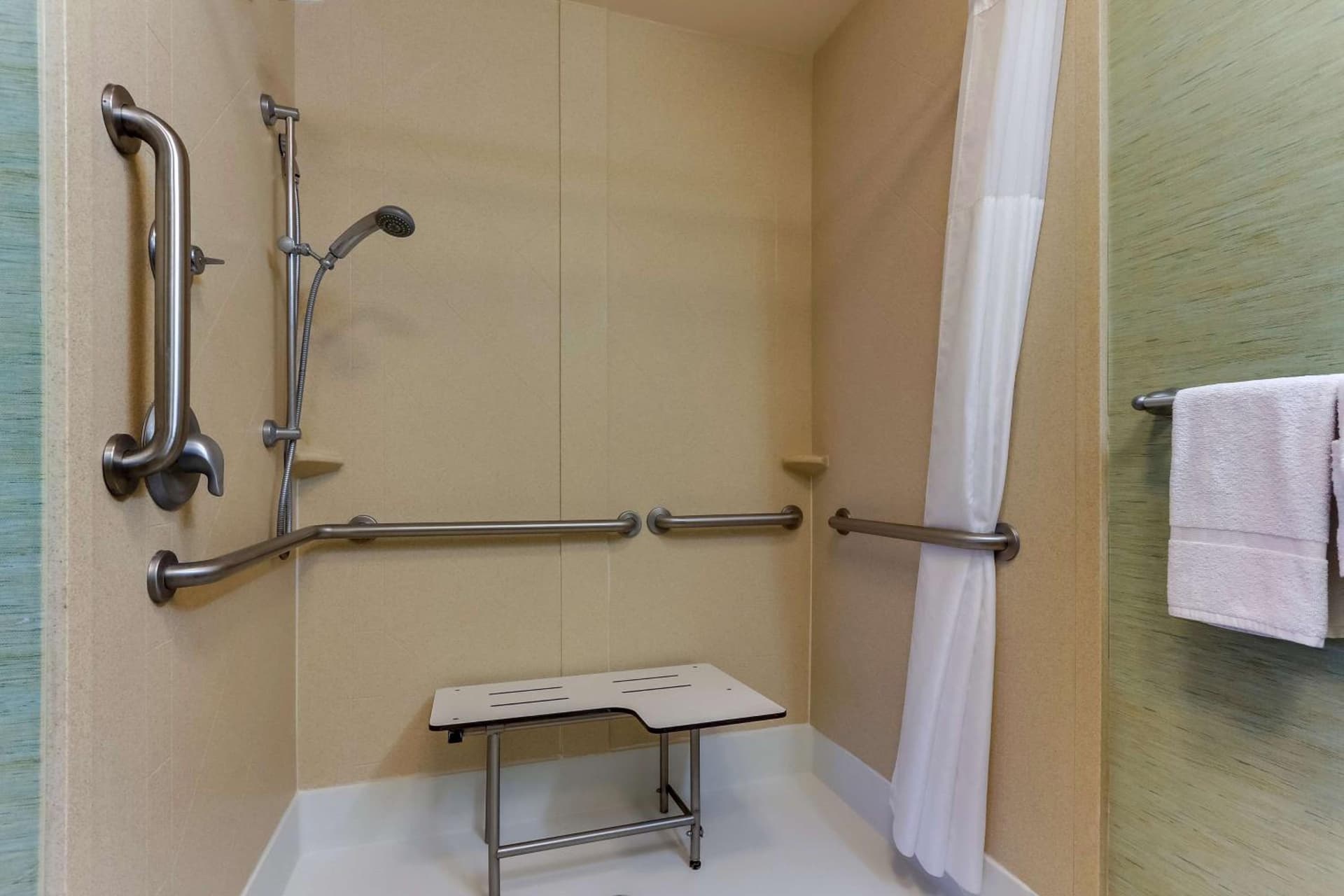 Hampton Inn and Suites Swansboro Near Camp Lejeune gallery photo in Swansboro, NC — image 18