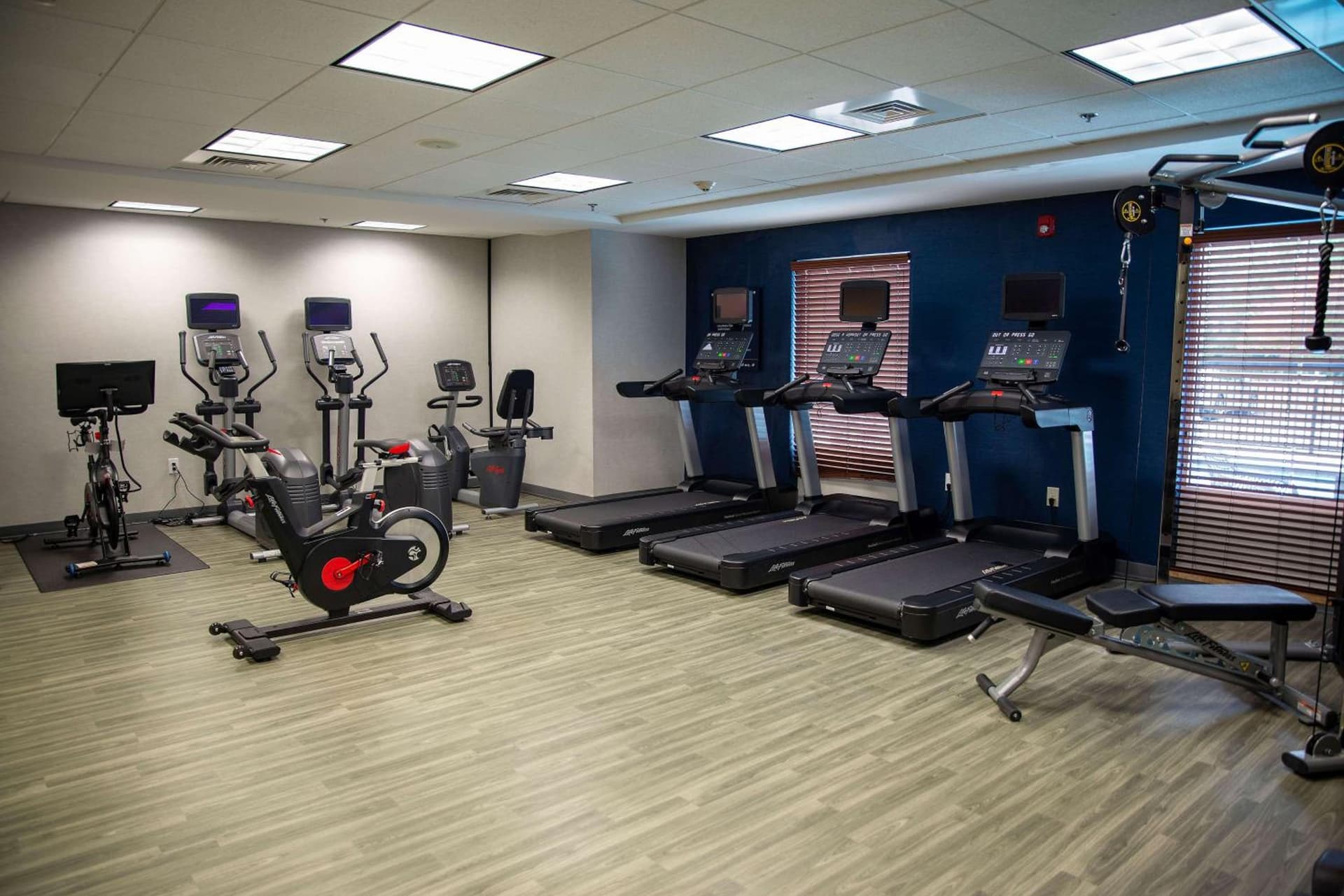 Hampton Inn & Suites Jacksonville gallery photo in Jacksonville, NC — image 35