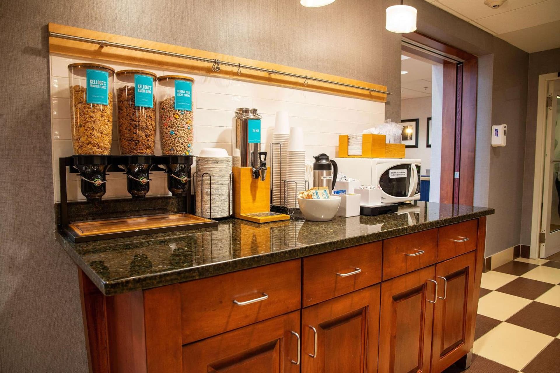 Hampton Inn & Suites Jacksonville gallery photo in Jacksonville, NC — image 14