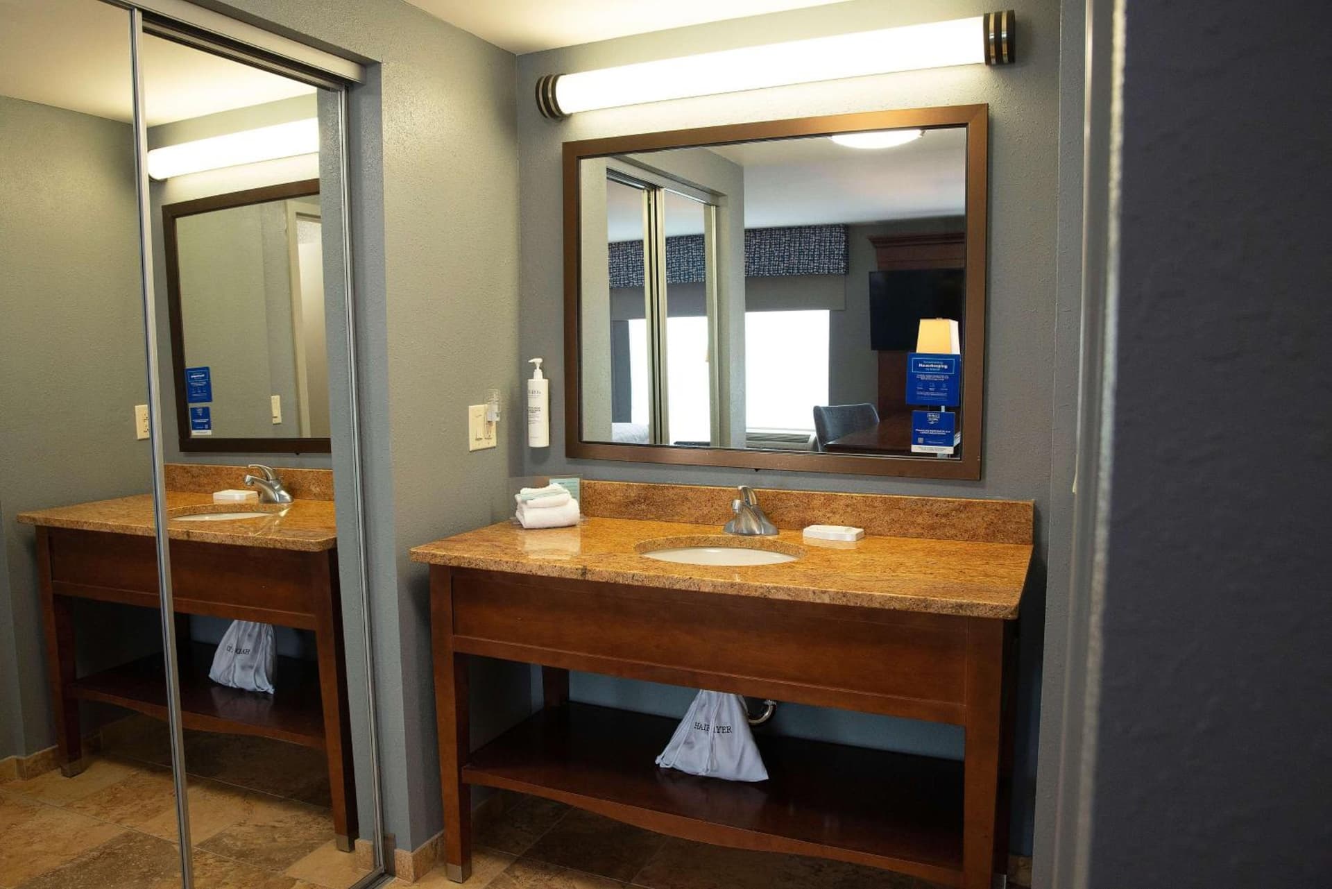 Hampton Inn & Suites Jacksonville gallery photo in Jacksonville, NC — image 49
