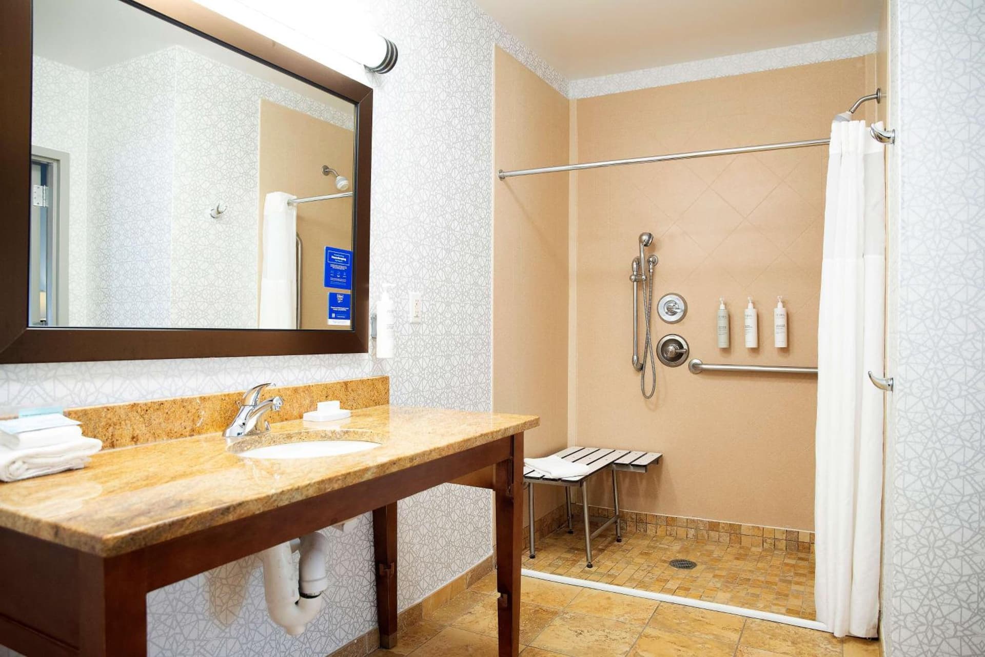 Hampton Inn & Suites Jacksonville gallery photo in Jacksonville, NC — image 44