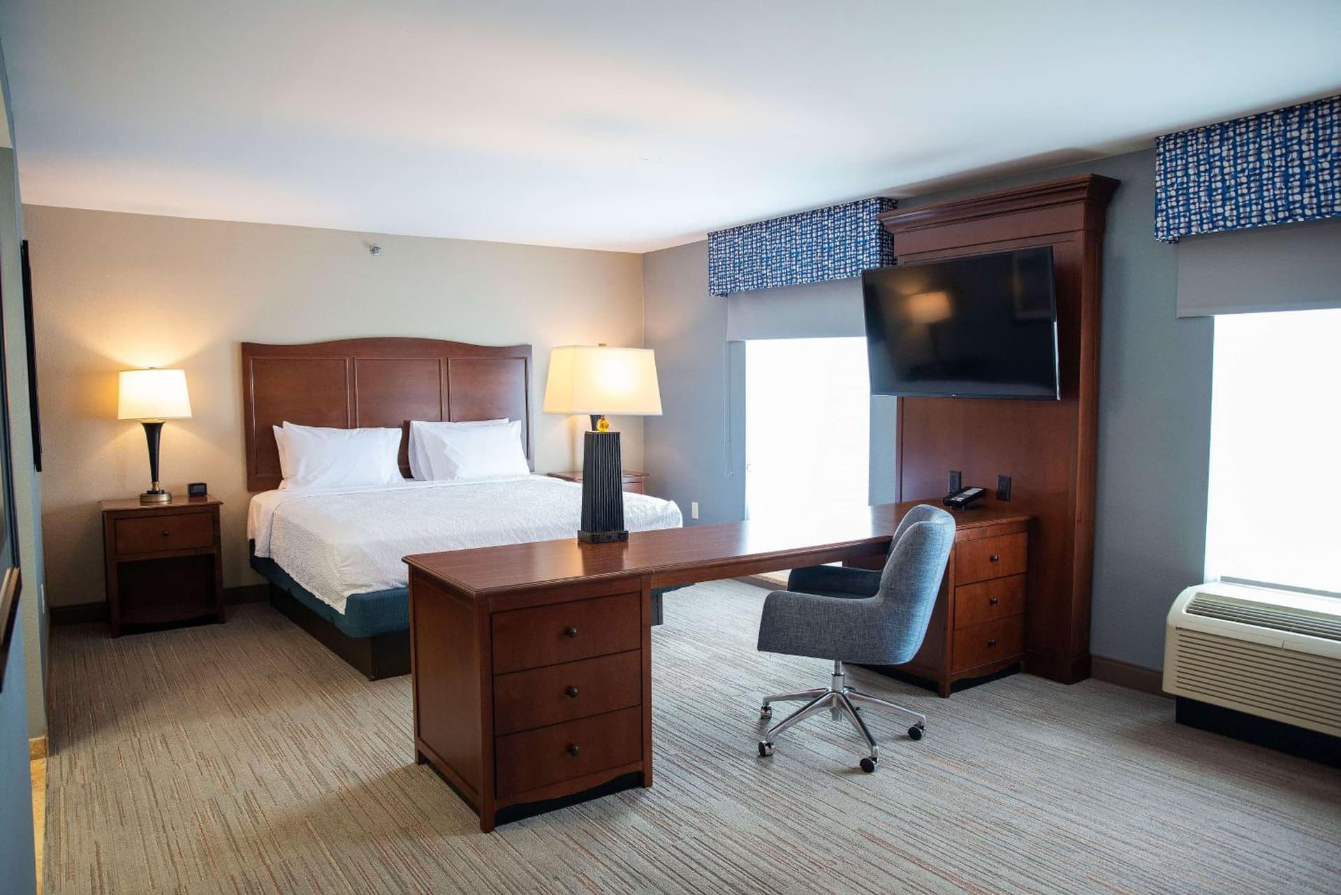 Hampton Inn & Suites Jacksonville gallery photo in Jacksonville, NC — image 40