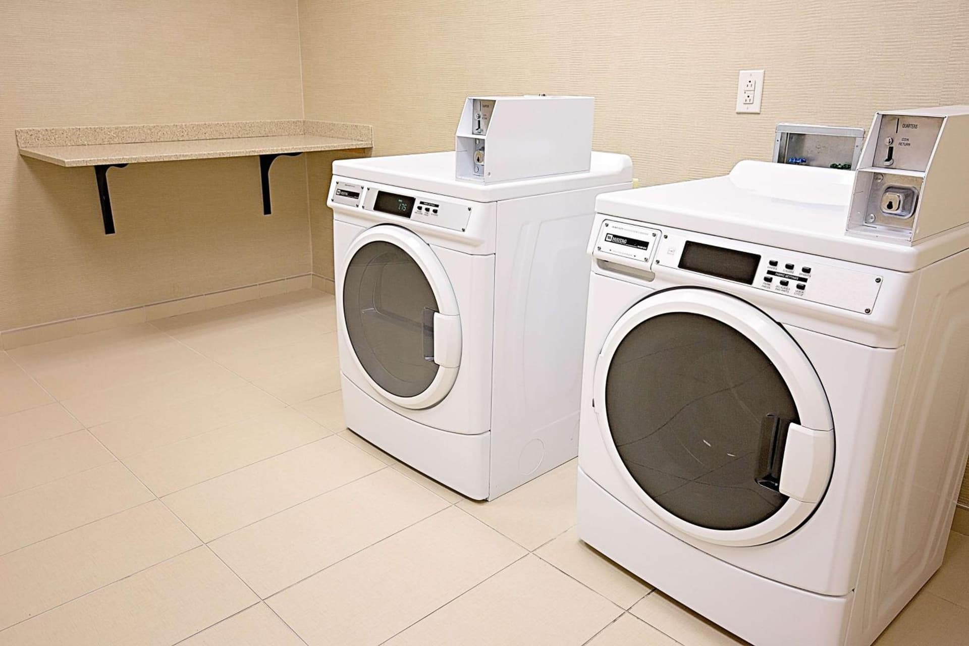 Hampton Inn & Suites Jacksonville gallery photo in Jacksonville, NC — image 39