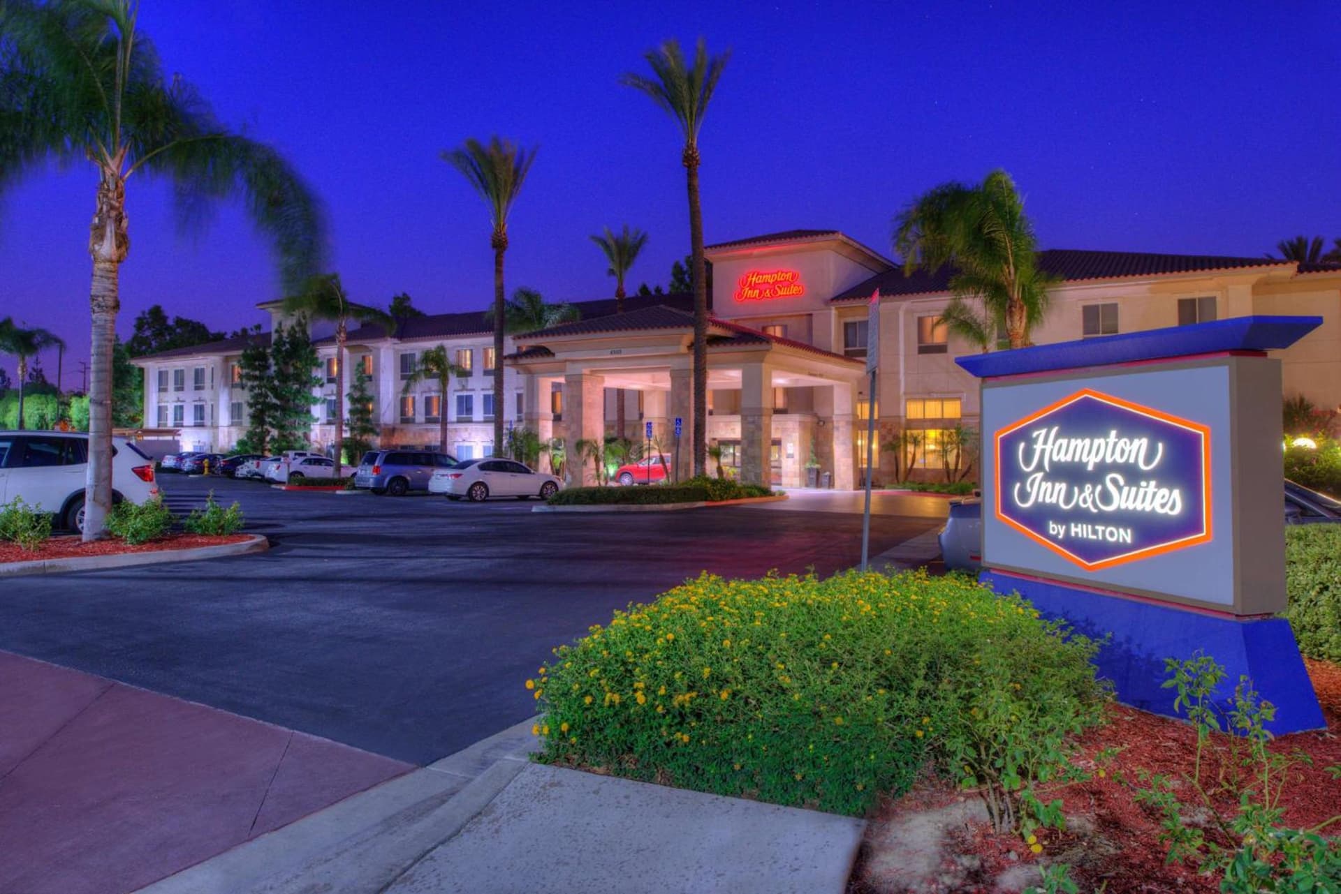 Hampton Inn & Suites Ontario interior in Ontario, CA — gallery photo 2