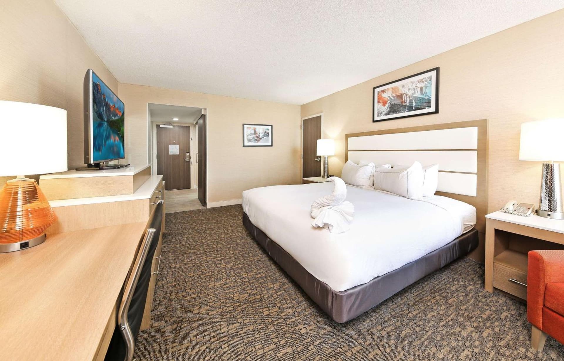 DoubleTree by Hilton Virginia Beach interior in Virginia Beach, VA — gallery photo 2