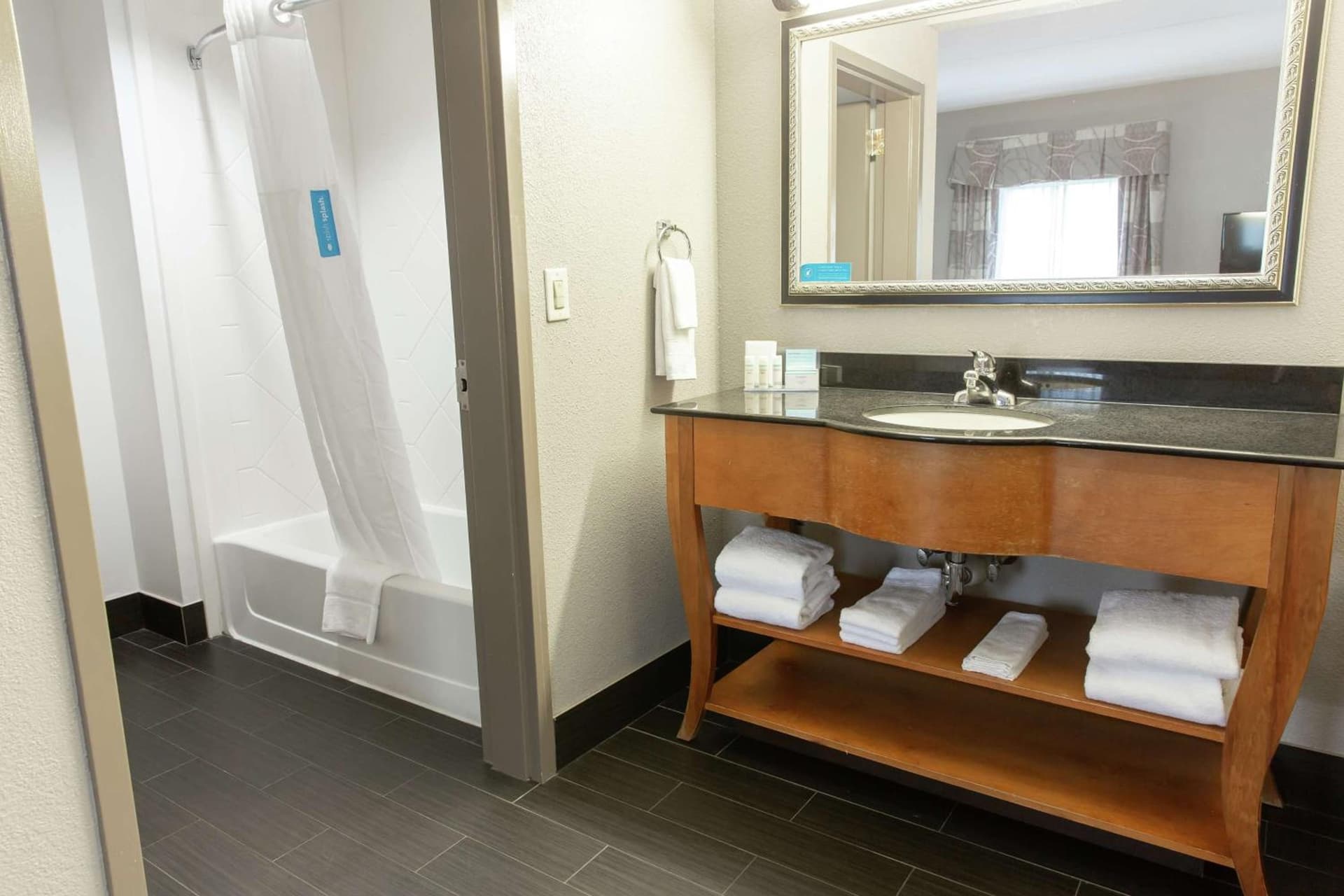 Hampton Inn & Suites Chesapeake-Square Mall gallery photo in Chesapeake, VA — image 11